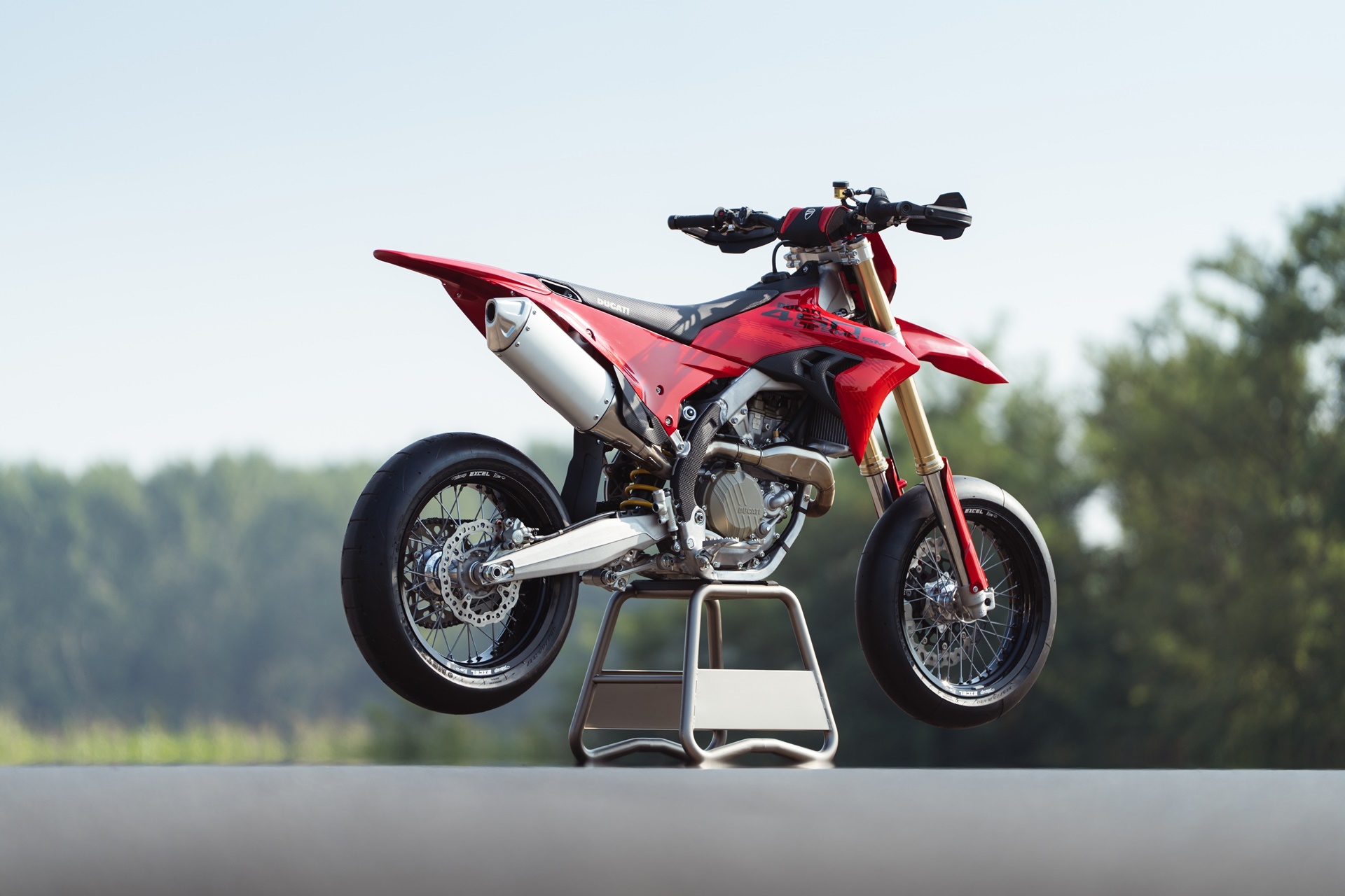 Ducati Desmo450 SM: el culmen tecnológico llega a las carreras de Supermotard