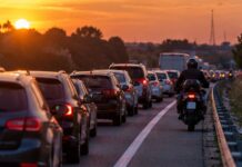 Motos por el arcén en atascos BOE DGT 2026