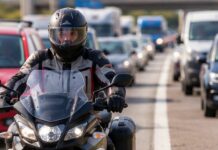 Motos por el arcén en atascos BOE DGT 2026