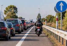 Motos por el arcén en atascos BOE DGT 2026
