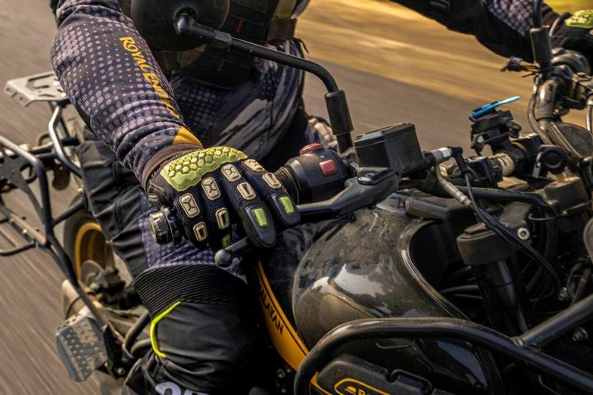 Nueva norma DGT guantes 2026