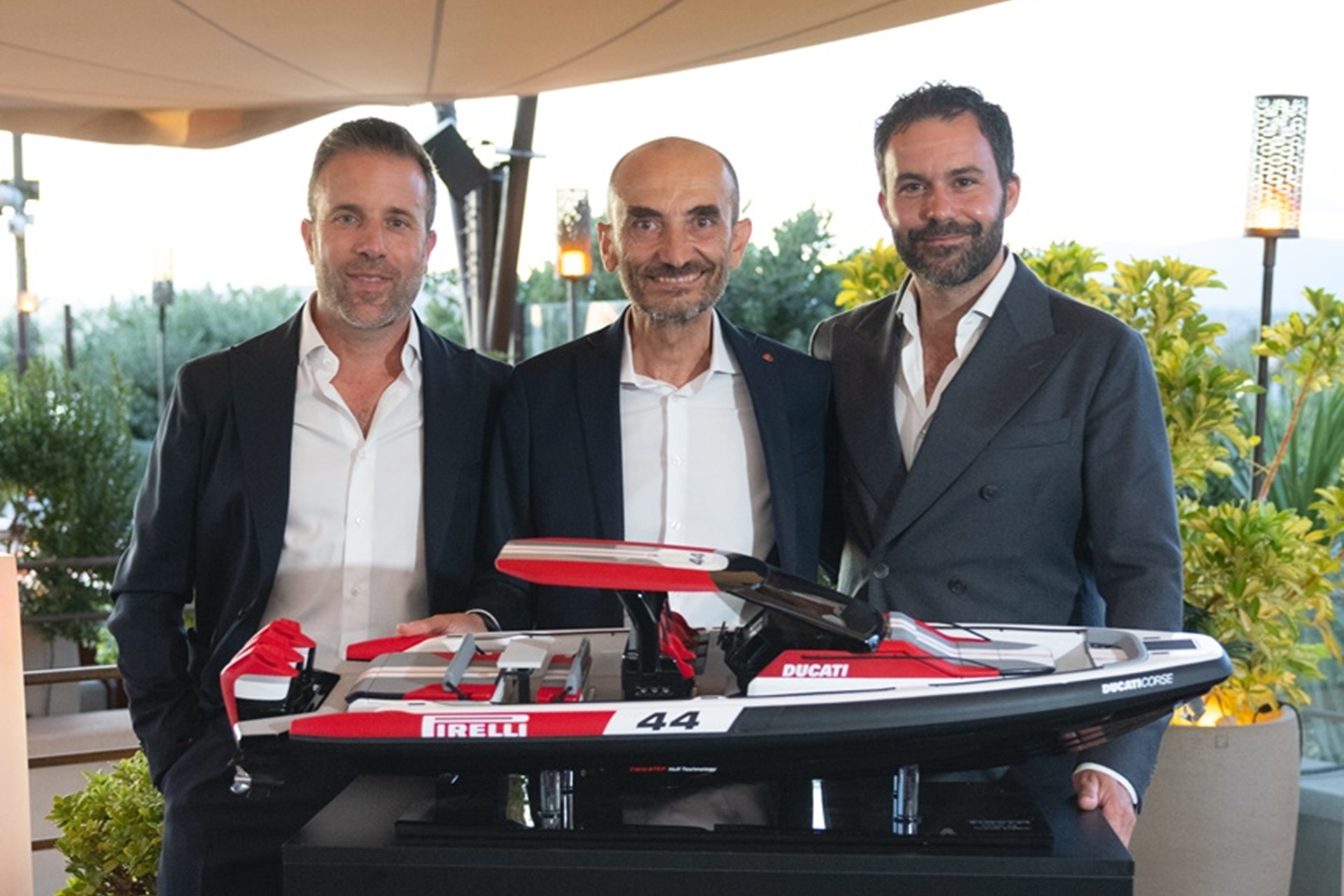 PIRELLI 44 | Ducati Edition: el lenguaje de diseño de la marca italiana se traslada al mundo náutico