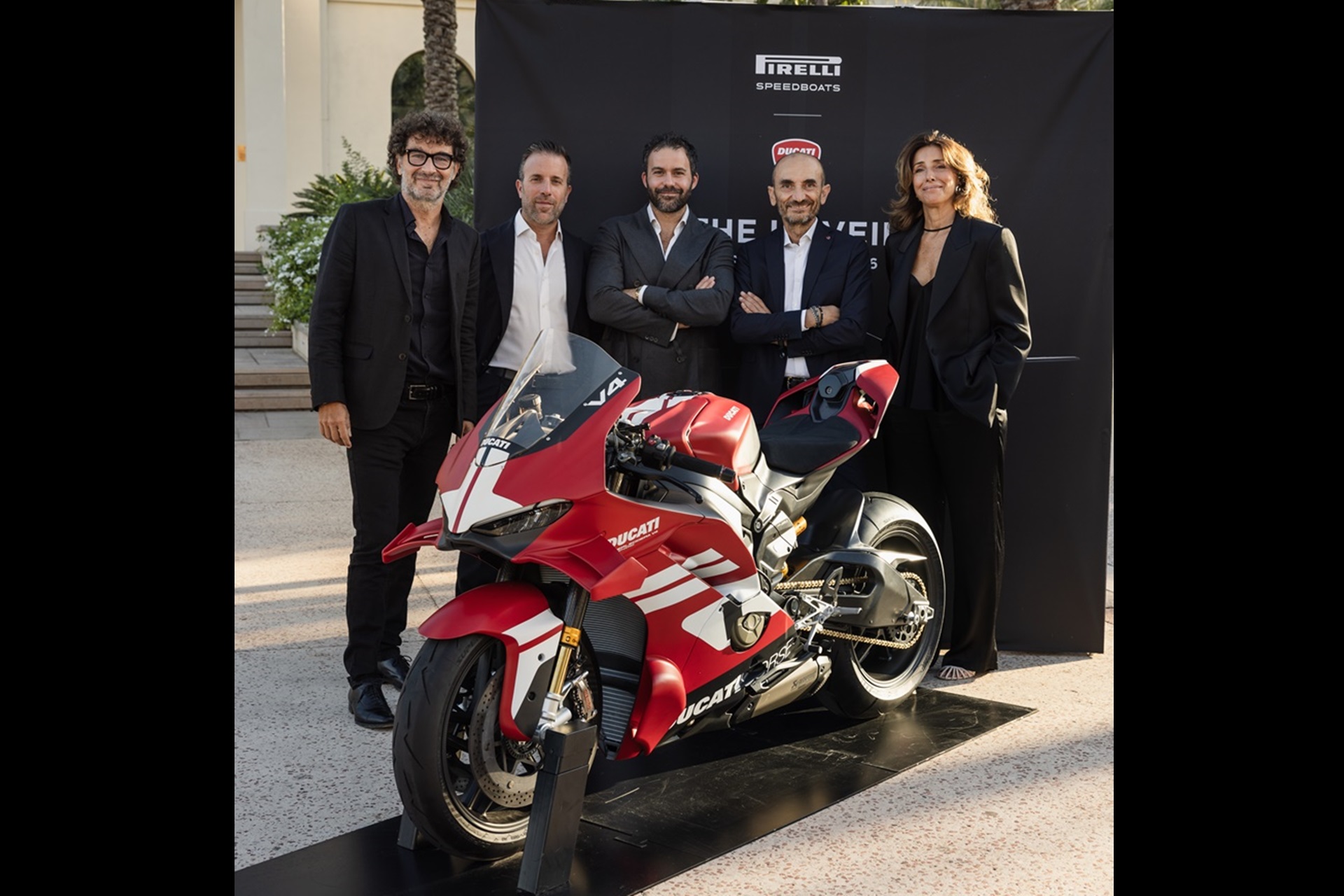 PIRELLI 44 | Ducati Edition: el lenguaje de diseño de la marca italiana se traslada al mundo náutico