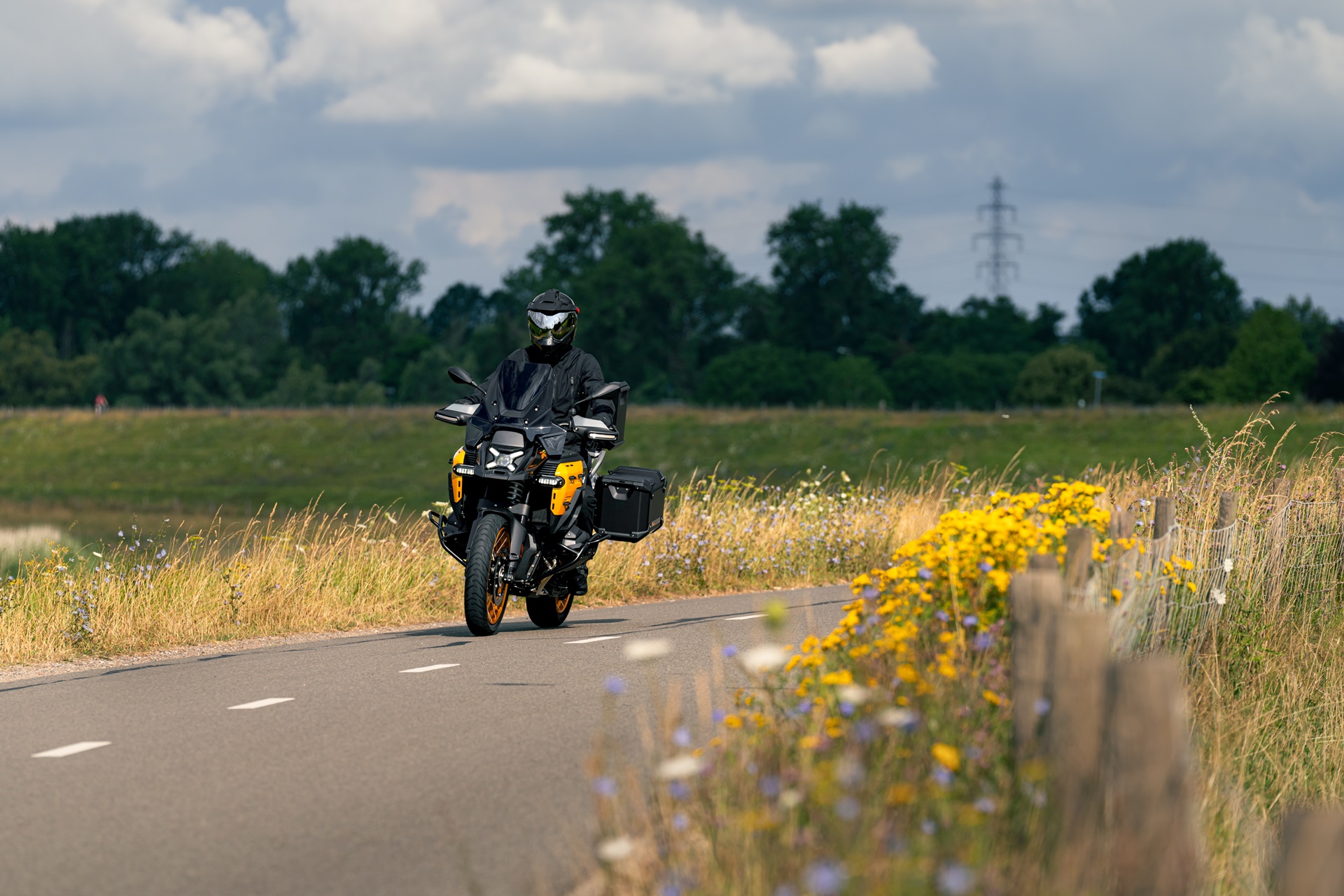 BMW R 1300 GS Aurum Edition: Solo 100 unidades por modelo, equipadas hasta arriba y con un diseño distintivo