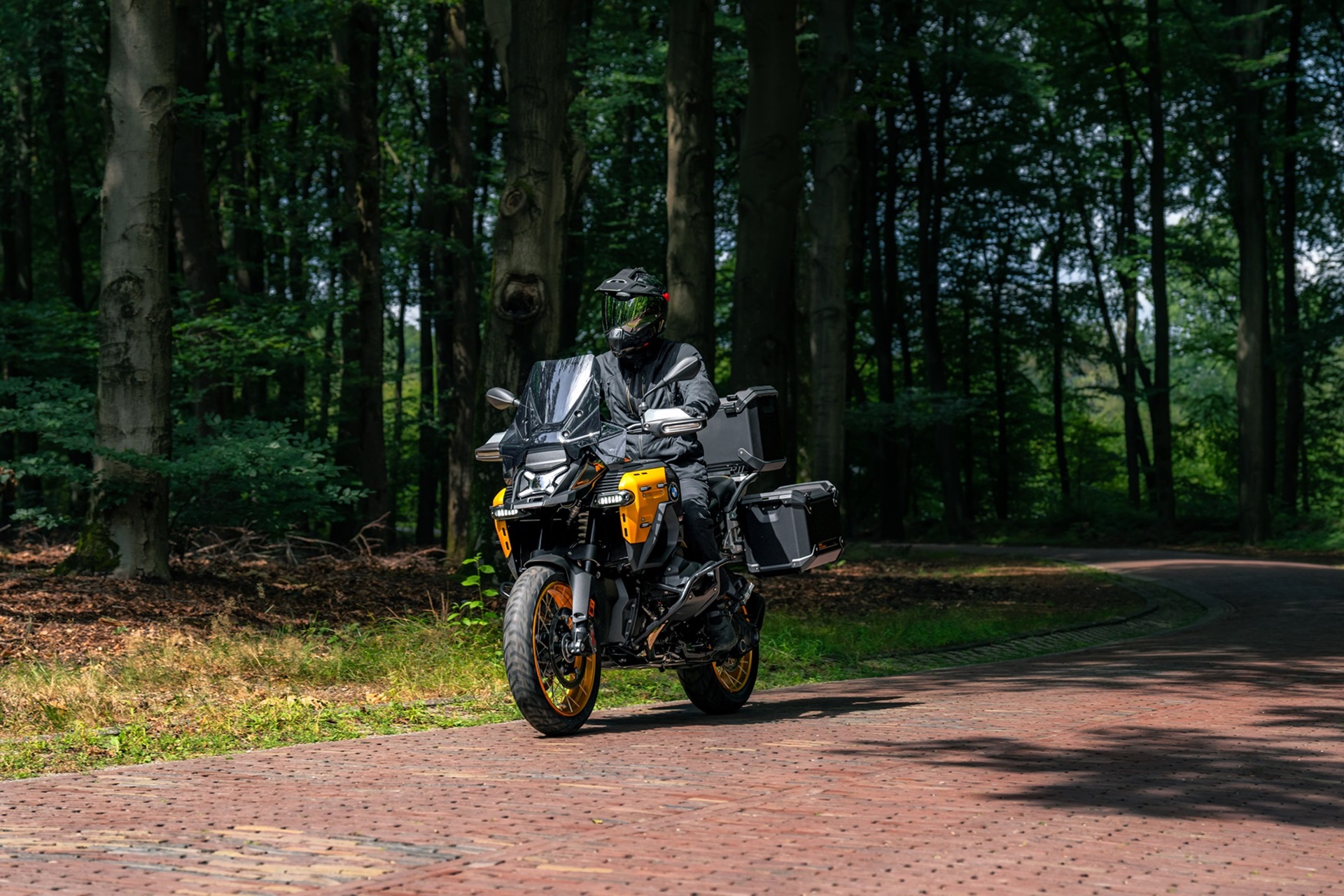 BMW R 1300 GS Aurum Edition: Solo 100 unidades por modelo, equipadas hasta arriba y con un diseño distintivo