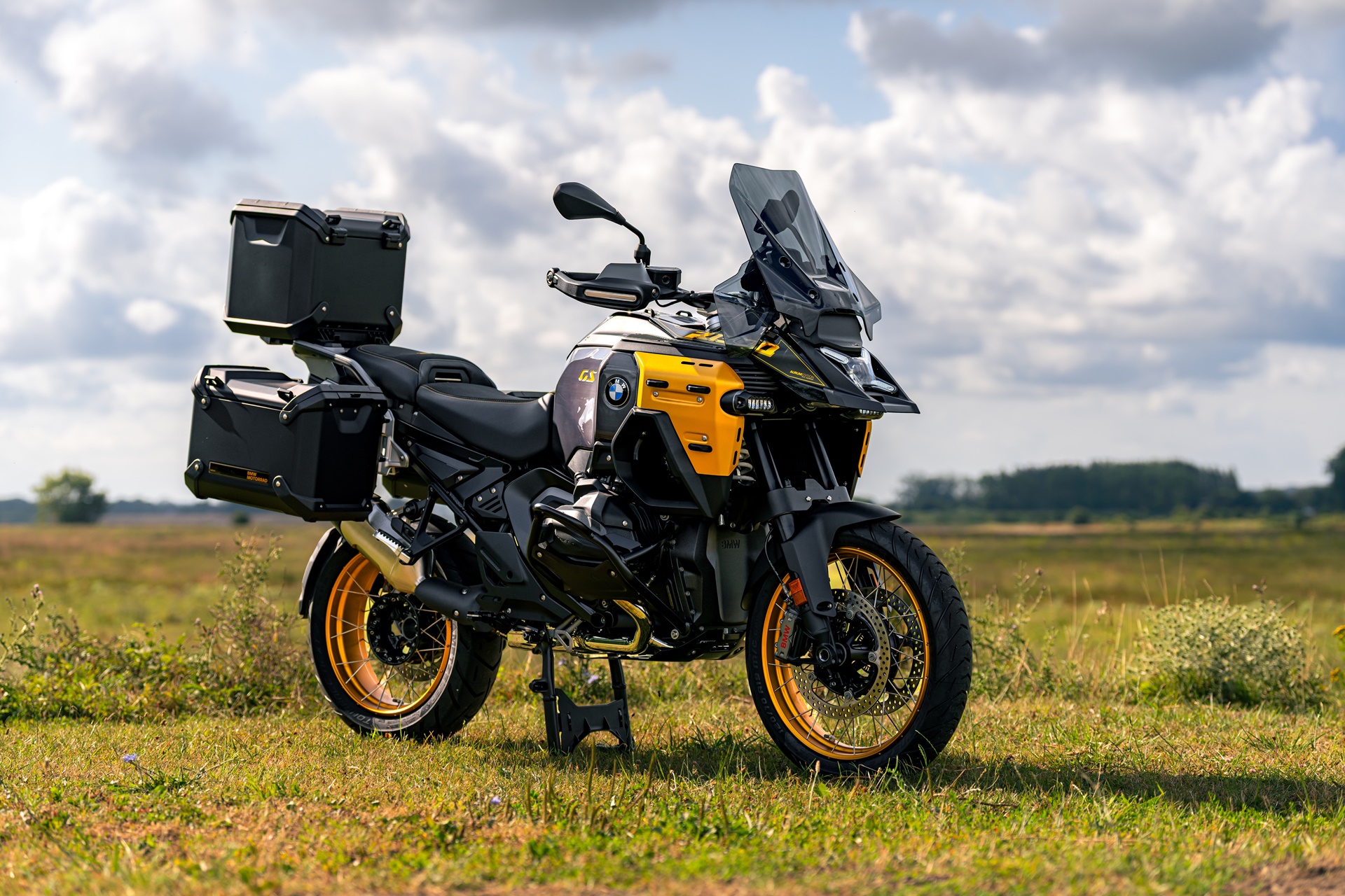 BMW R 1300 GS Aurum Edition: Solo 100 unidades por modelo, equipadas hasta arriba y con un diseño distintivo