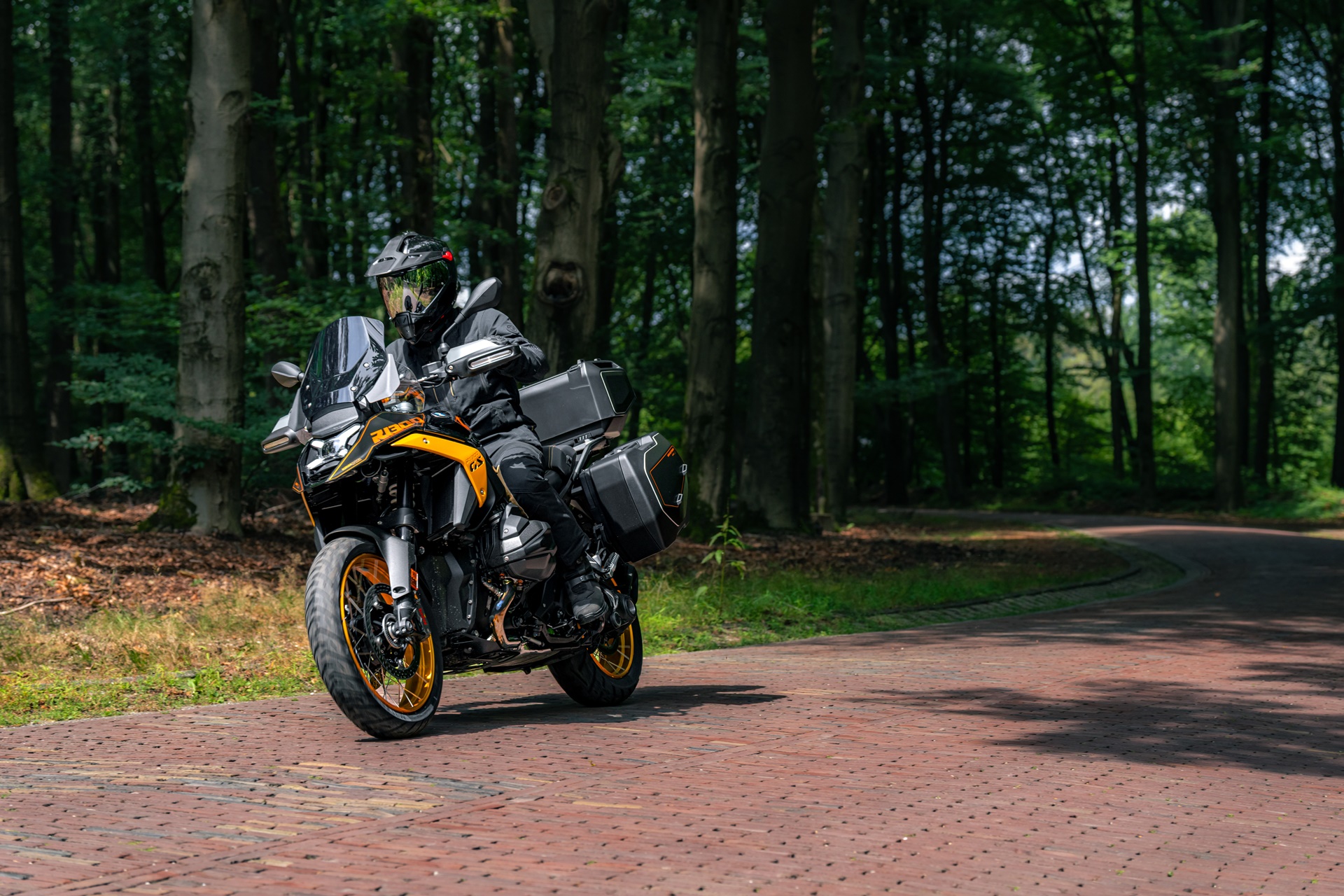 BMW R 1300 GS Aurum Edition: Solo 100 unidades por modelo, equipadas hasta arriba y con un diseño distintivo