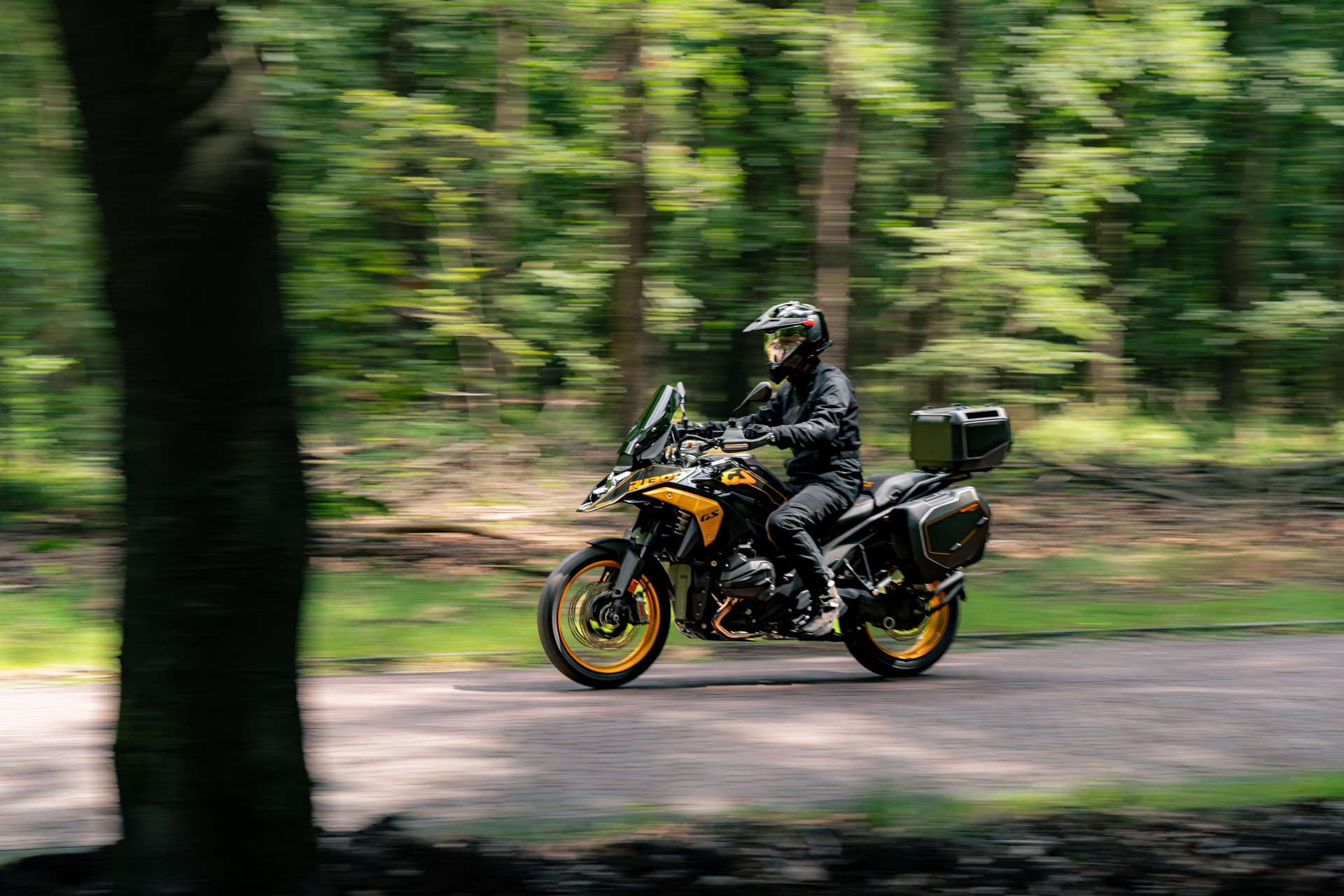 BMW R 1300 GS Aurum Edition: Solo 100 unidades por modelo, equipadas hasta arriba y con un diseño distintivo