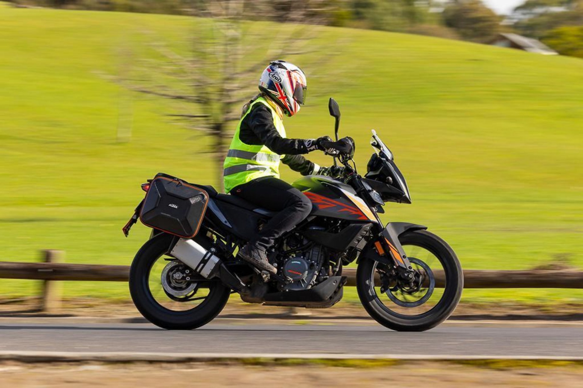 Quedan 5 días abre el armario de la moto y mira si te vas a jugar 200 euros con la normativa nueva de la DGT