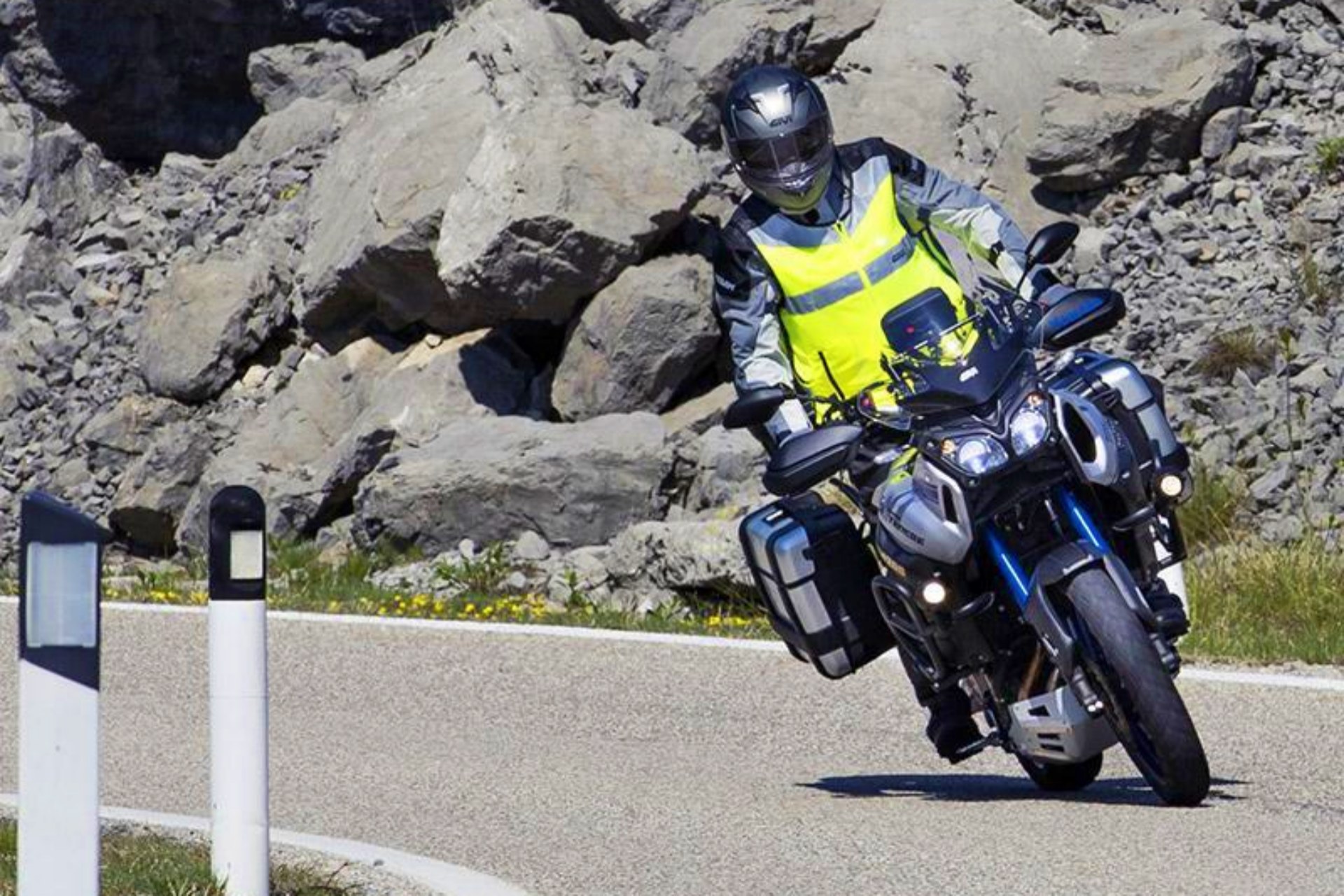 Quedan 5 días abre el armario de la moto y mira si te vas a jugar 200 euros con la normativa nueva de la DGT