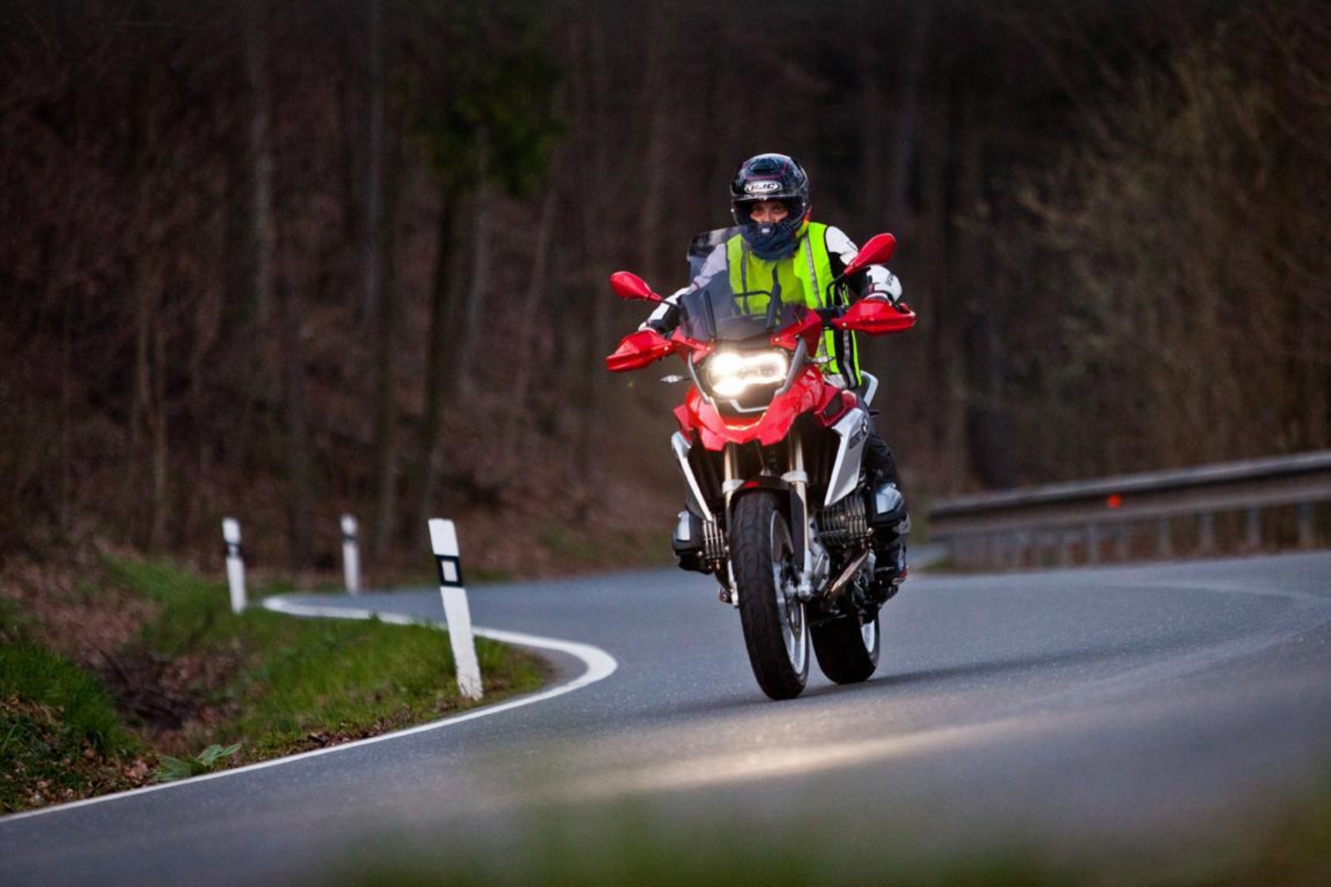 Quedan 5 días abre el armario de la moto y mira si te vas a jugar 200 euros con la normativa nueva de la DGT