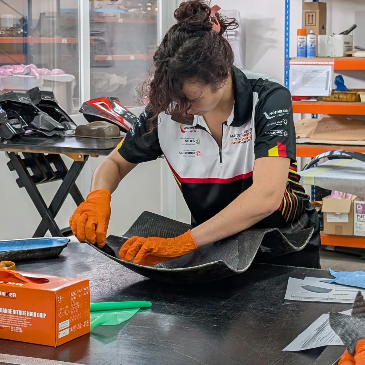Los alumnos del Máster en Ingeniería del Motorsport viven desde dentro la competición durante el GP de Aragón 2026
