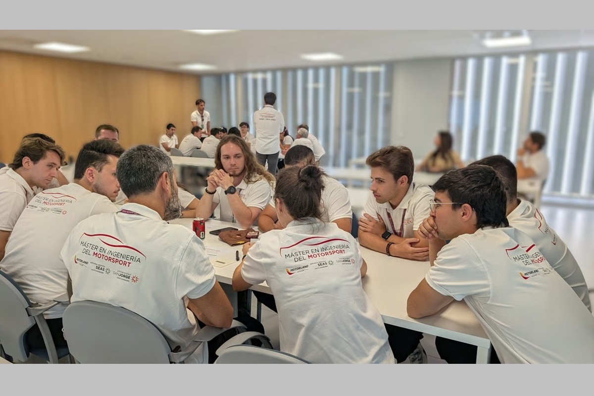 Los alumnos del Máster en Ingeniería del Motorsport viven desde dentro la competición durante el GP de Aragón 2026