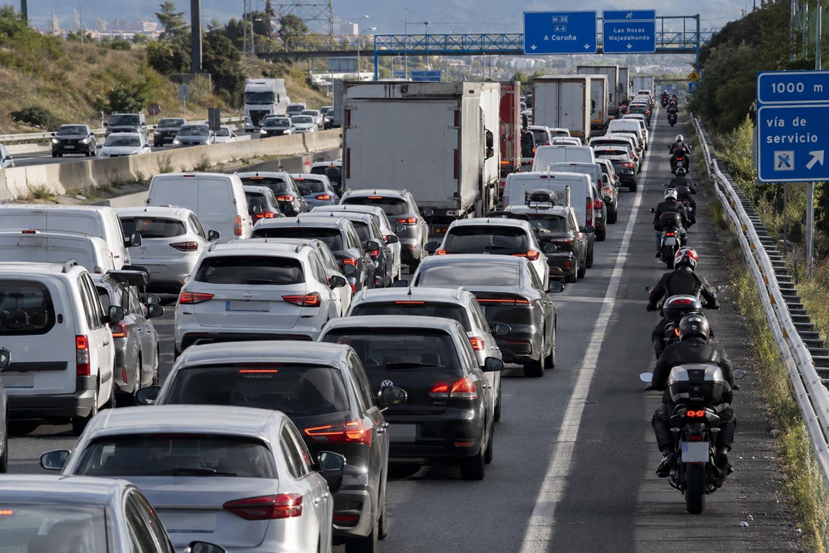 No se podrá circular si no lo autoriza expresamente la señalización de la vía
