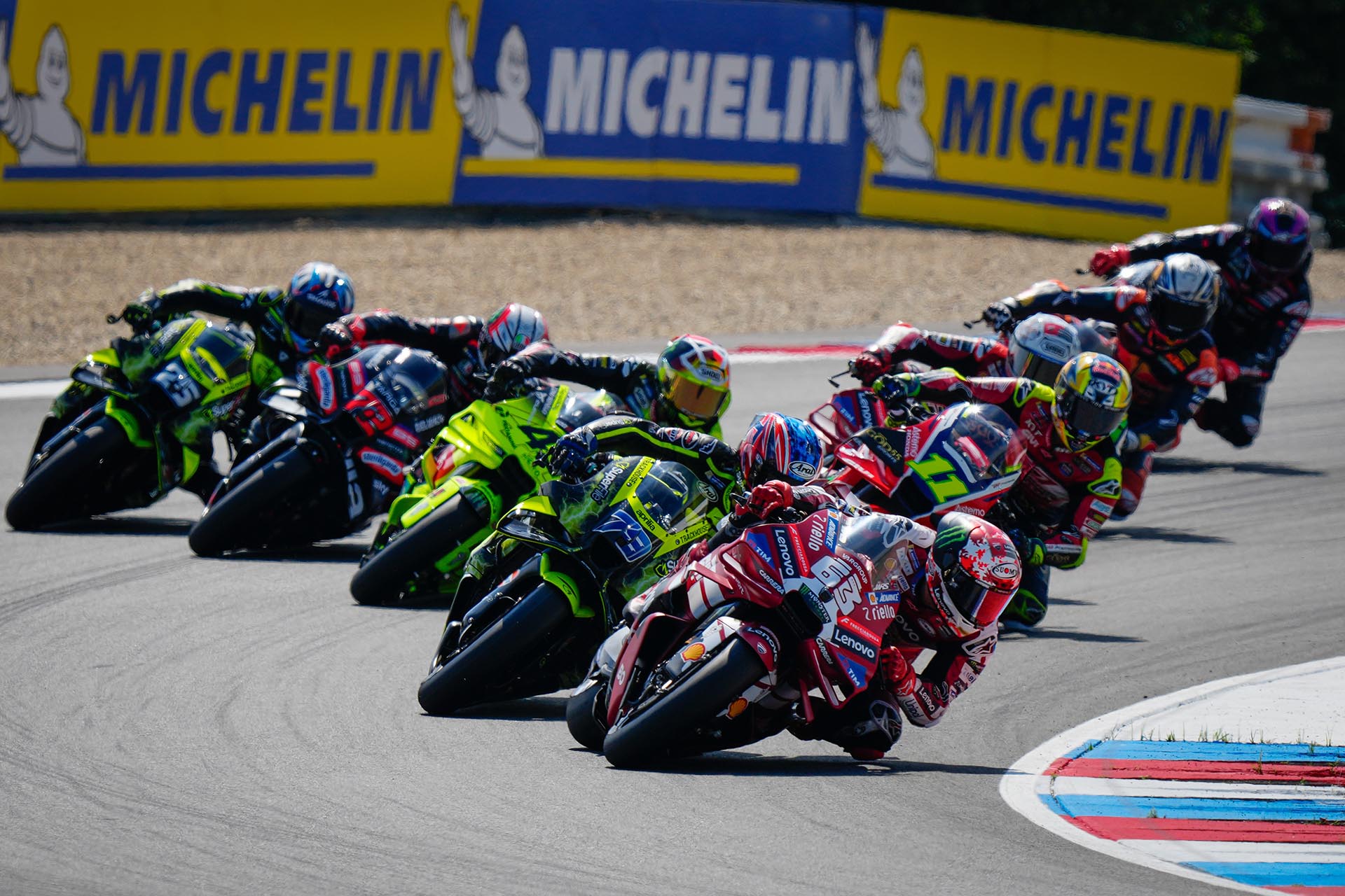Otro problema para MotoGP: la gasolina de 2027 podría rozar los 90 euros por litro