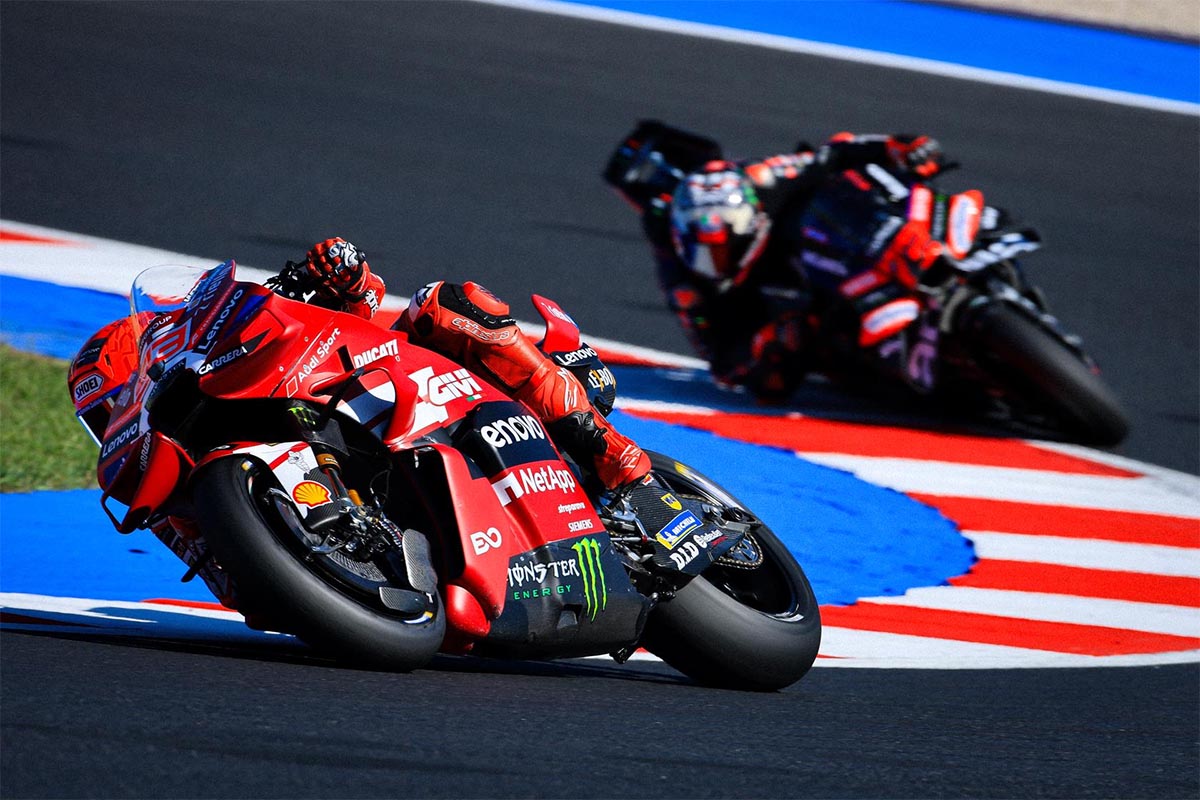 Marc está sólo ante el peligro negro, las Aprilia