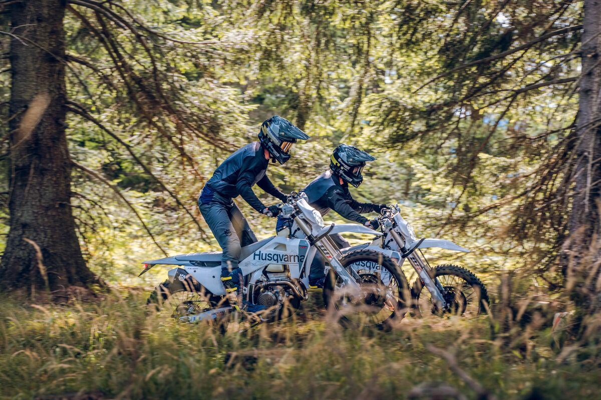 Las dos Husqvarnas Pro cuentan con más protecciones