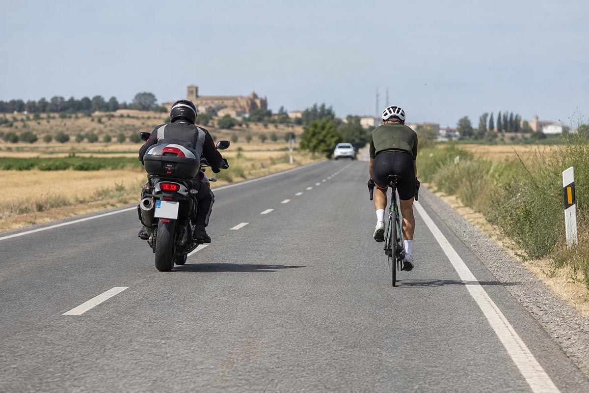 Hay que bajar la velocidad mínimo 20 kilómetros por hora respecto al límite de velocidad máxima