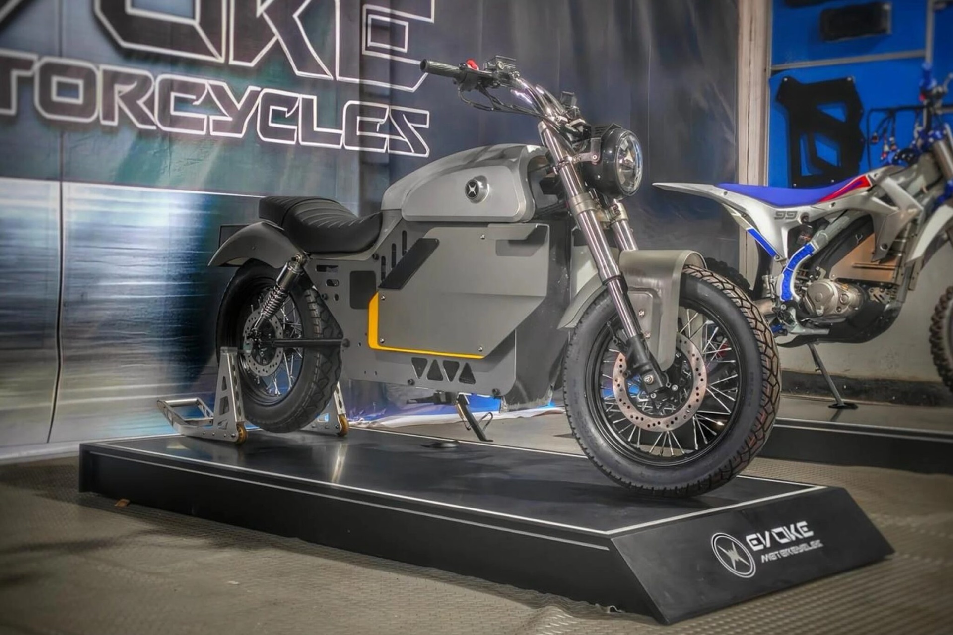 Evoke Motorcycles celebra su 10º Aniversario estrenando nueva fábrica y su novedoso modelo Nrgy