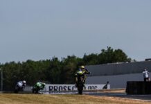 Booth-Amos logró el doblete en la carrera de casa para Triumph