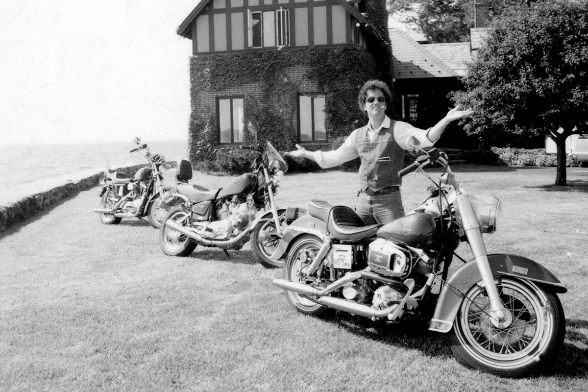 Billy Joel vende su colección de motos por una buena causa