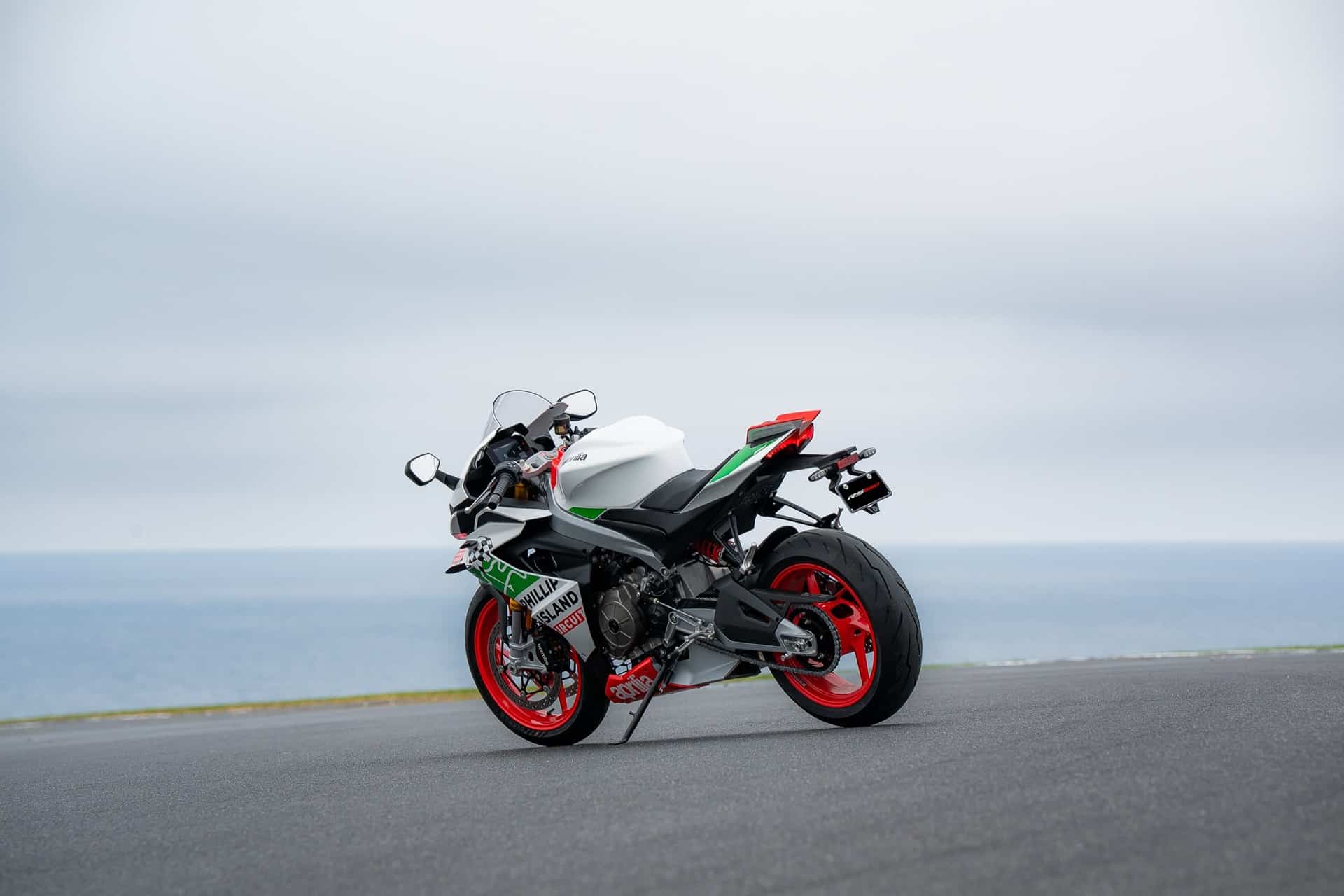 Aprilia rinde su particular homenaje a Phillip Island con una serie limitada de la RS 660
