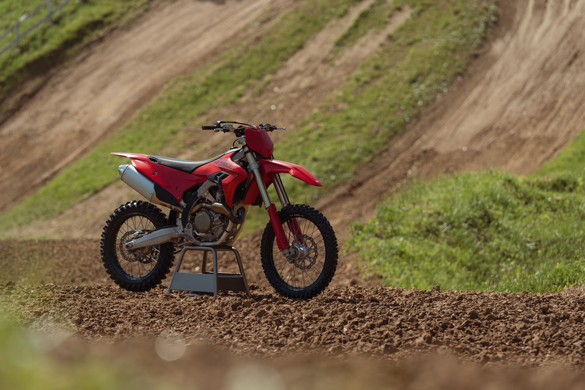 Gama Ducati Desmo450 MX 2027: más prestaciones y mejor ergonomía para favorecer el pilotaje