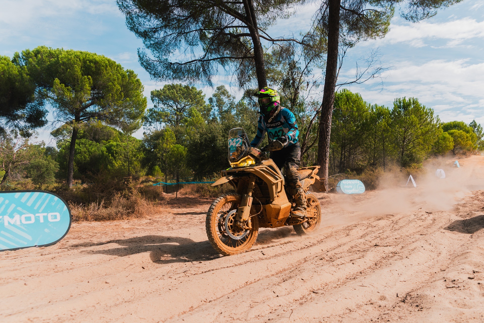 El CFMOTO MT Challenge Global Final 2026 se decide en España y nuestro equipo se alza con la 2ª plaza del cajón