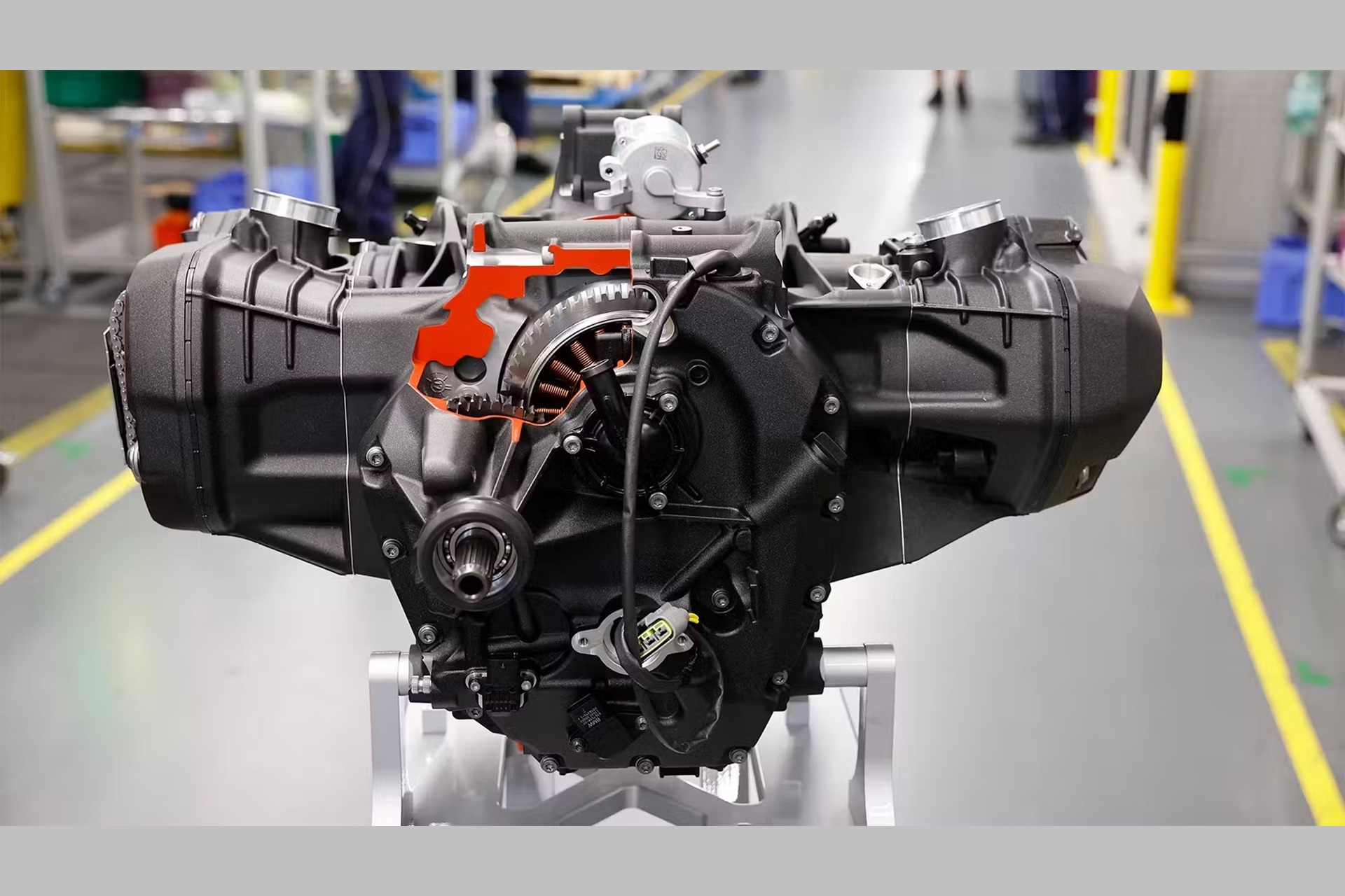 ZXMoto prepara una rival de la BMW GS: motor bóxer de 1.000 cc, cardán y cambio AMT