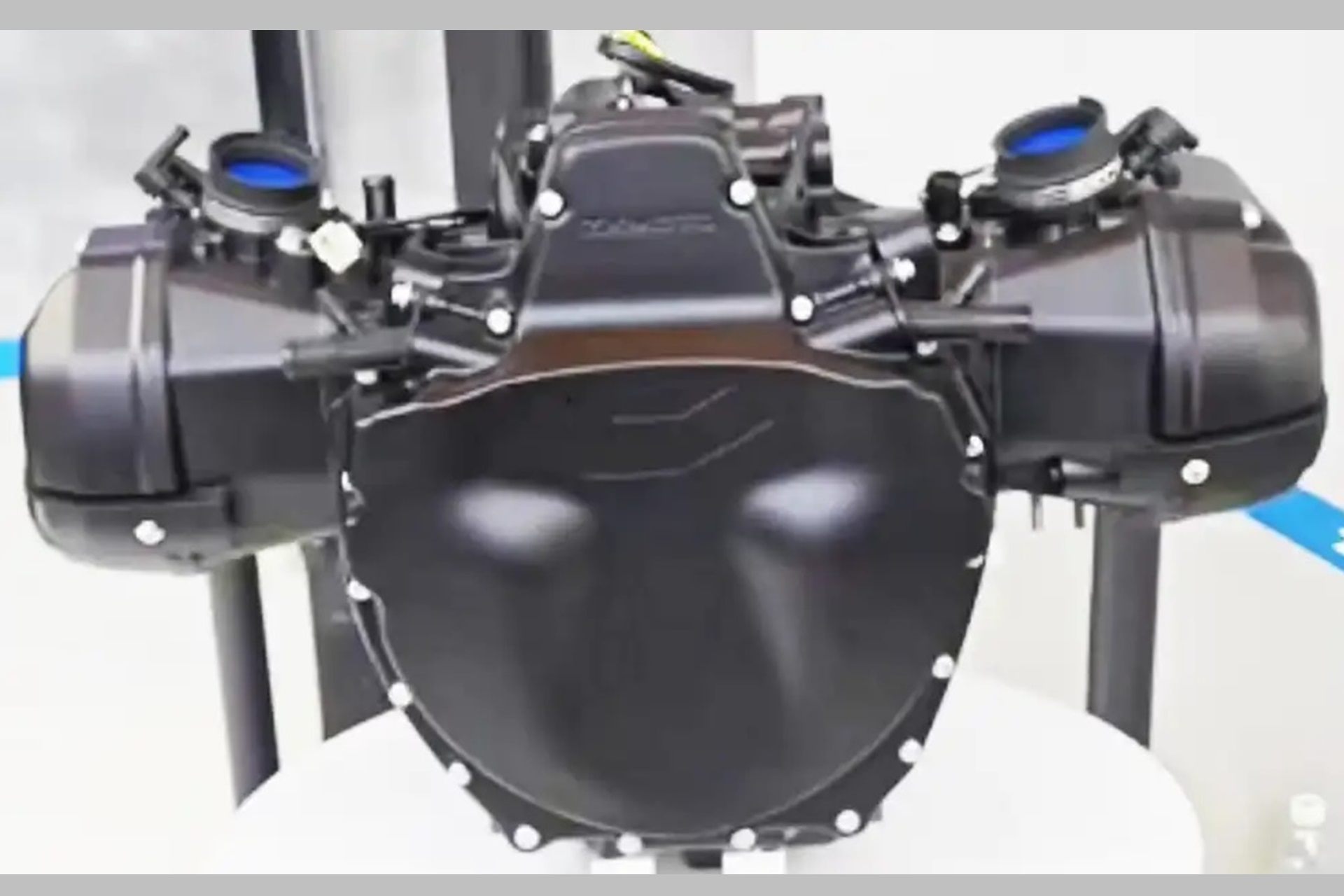 ZXMoto prepara una rival de la BMW GS: motor bóxer de 1.000 cc, cardán y cambio AMT