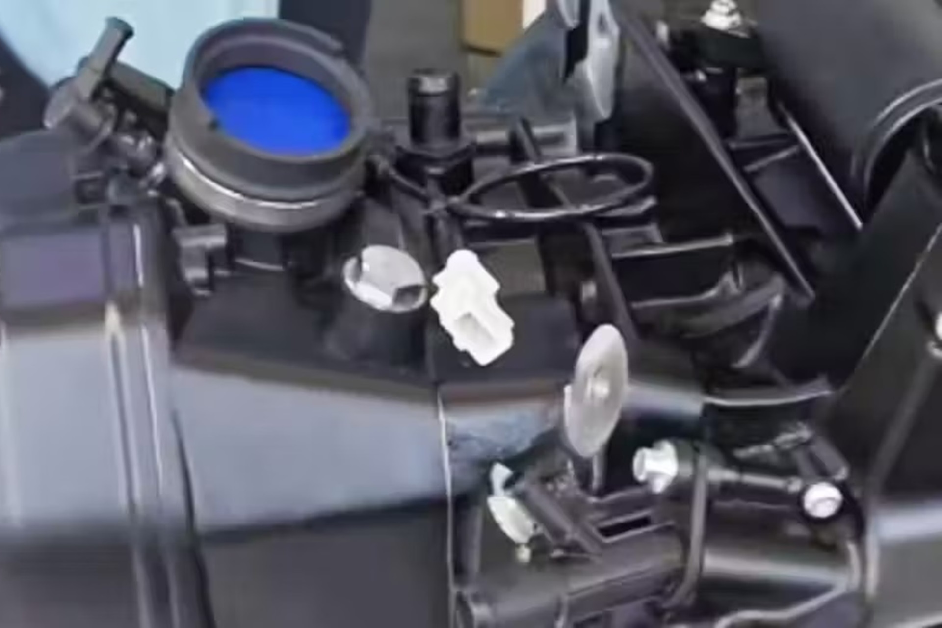 ZXMoto prepara una rival de la BMW GS: motor bóxer de 1.000 cc, cardán y cambio AMT