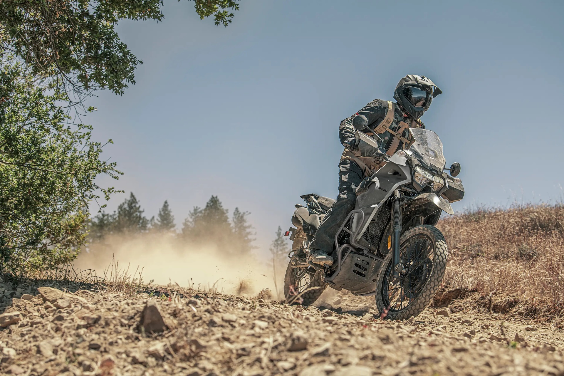 Kawasaki amplía su gama ADV 2027 con la nueva KLR650 DF ABS