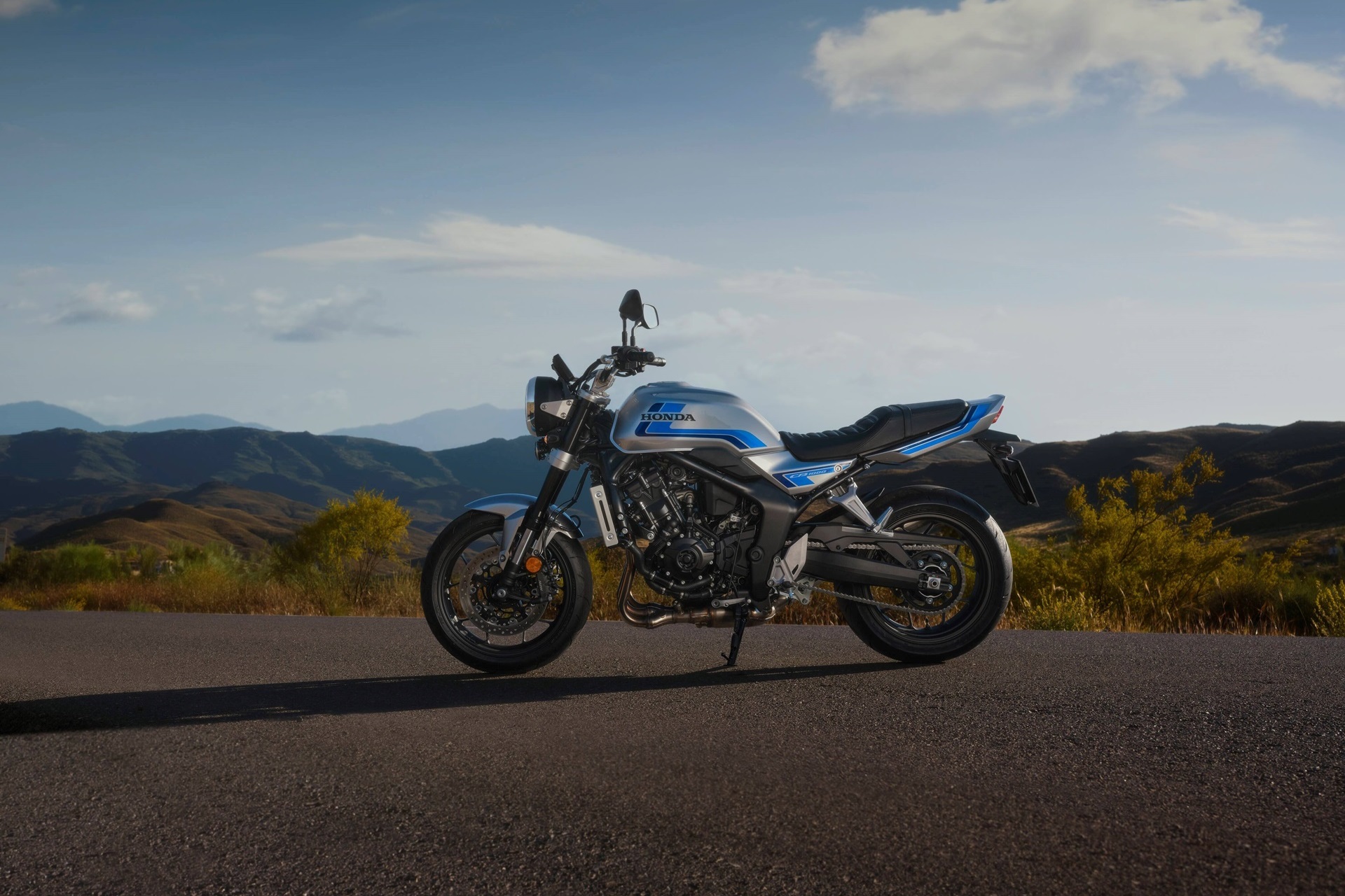 La historia detrás de la CB1000F: la naked de esencia y estética retro nacida de la competición