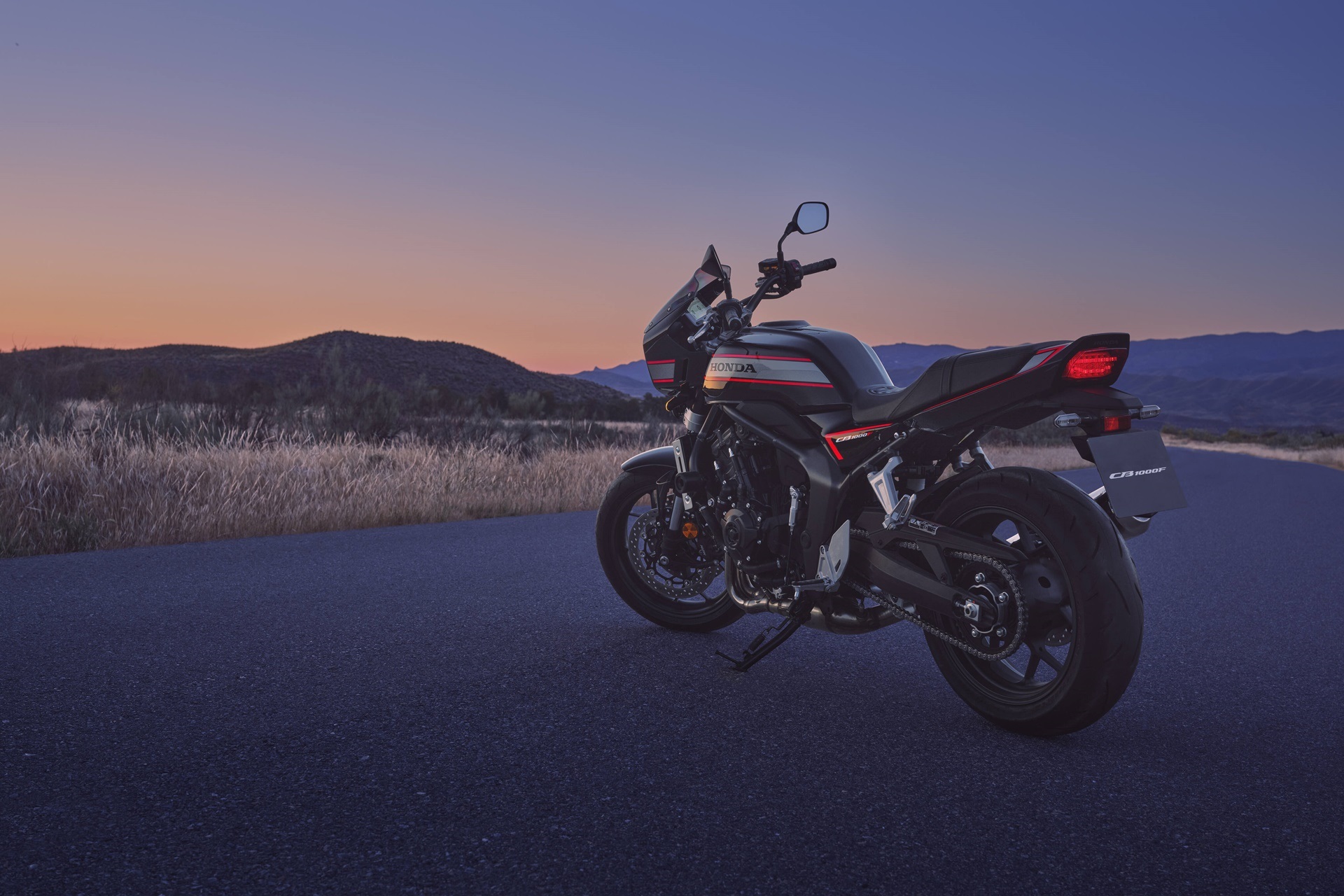La historia detrás de la CB1000F: la naked de esencia y estética retro nacida de la competición