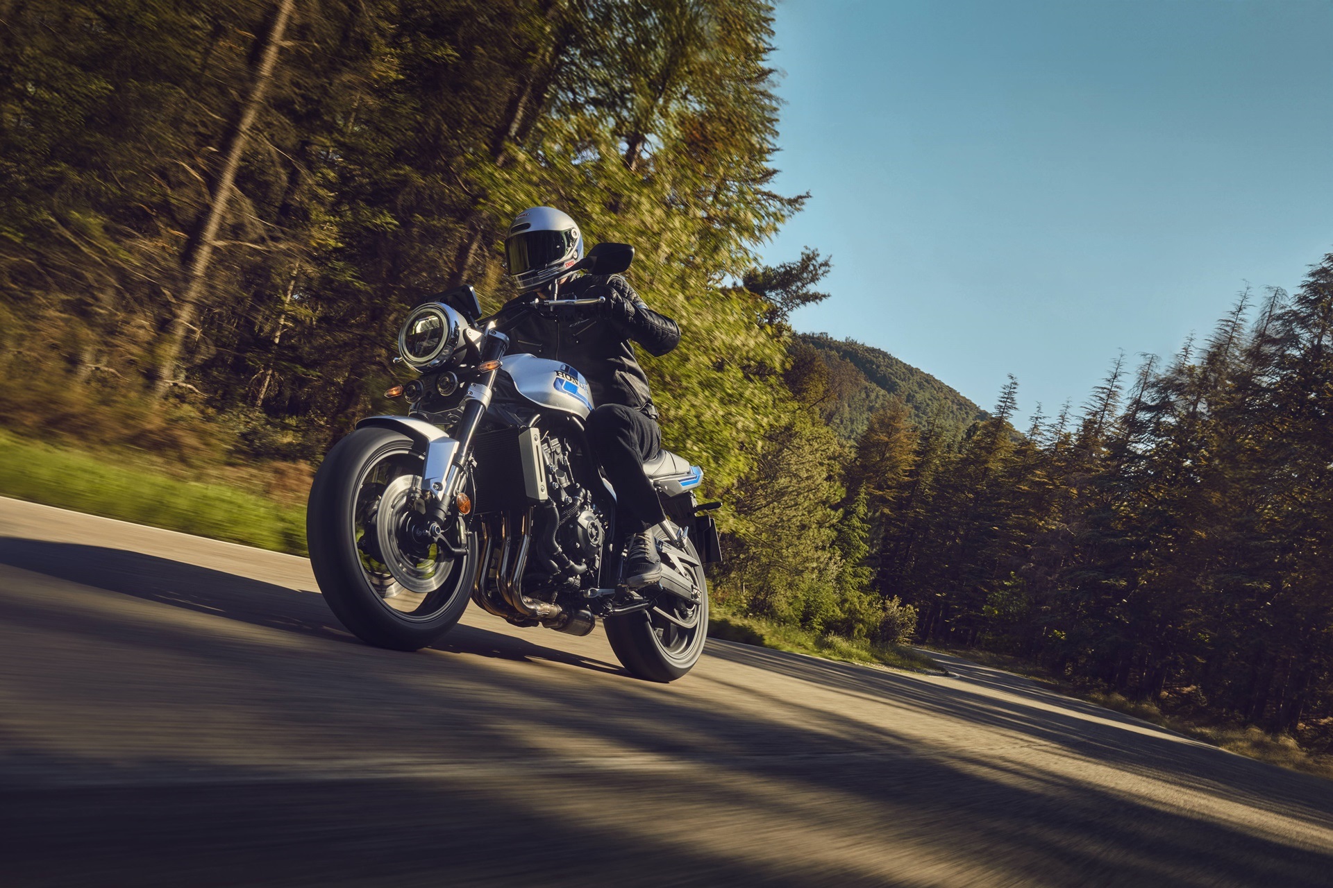 La historia detrás de la CB1000F: la naked de esencia y estética retro nacida de la competición