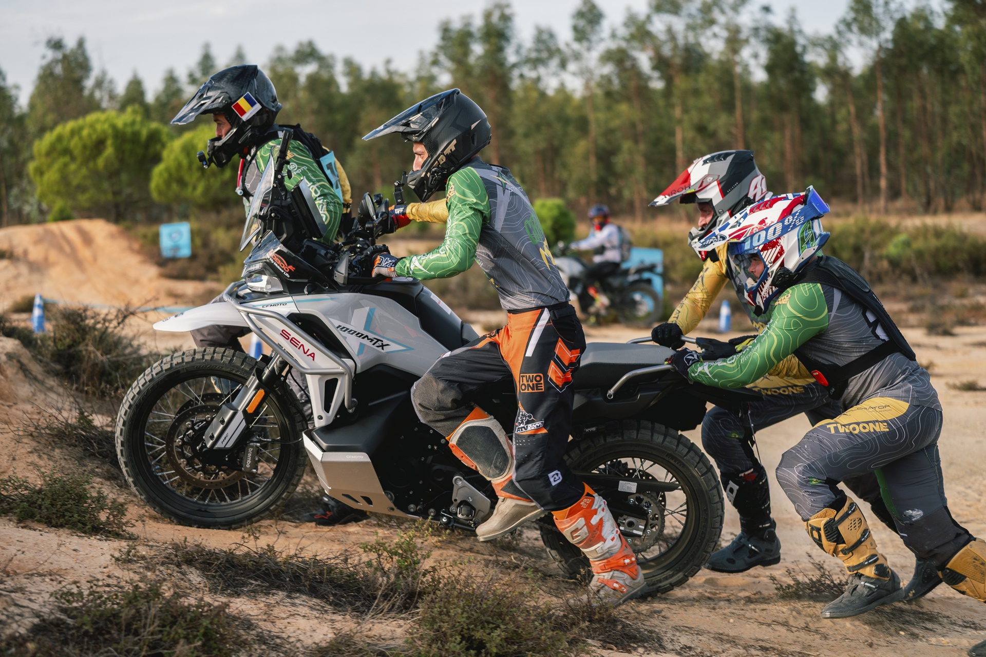 El CFMOTO MT Challenge Global Final 2026 se decide en España y nuestro equipo se alza con la 2ª plaza del cajón