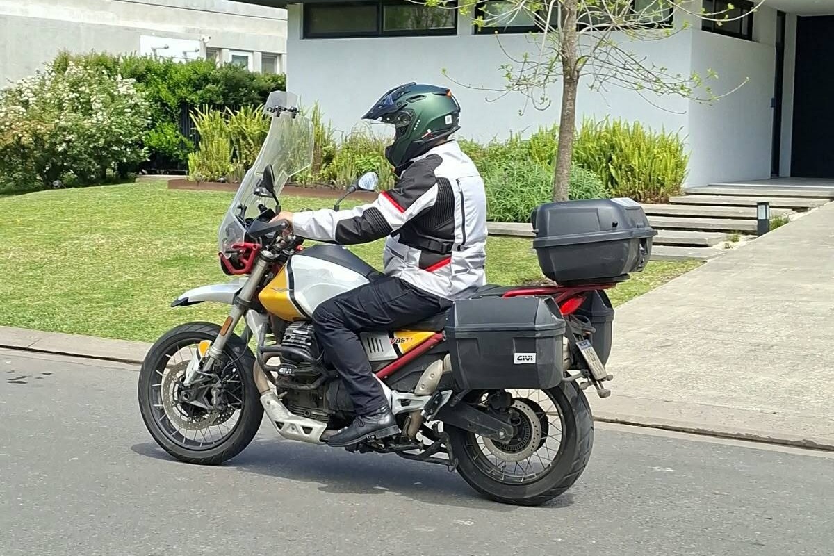 GRIZZLY 211: un intento de récord de casi 4.500 km entre Ushuaia y La Quiaca sobre una Moto Guzzi V85TT
