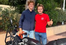 Jannik Sinner vence en su partido contra el examen de conducir de moto en el “5º SET”