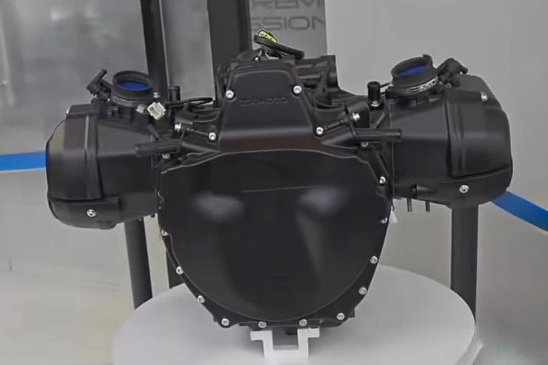 ZXMoto prepara una rival de la BMW GS: motor bóxer de 1.000 cc, cardán y cambio AMT