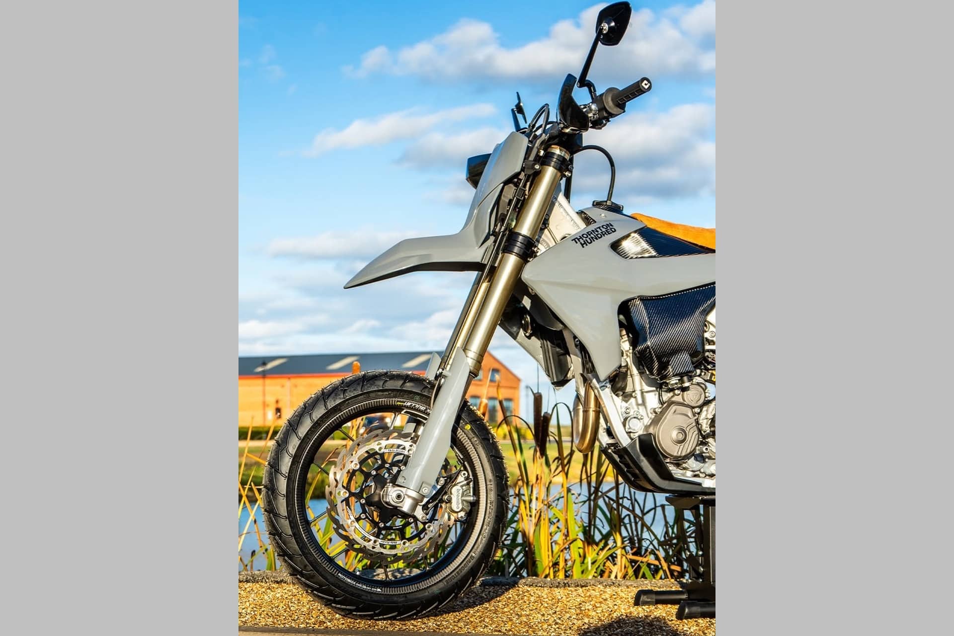 TF450E Supermoto: la moto que Triumph debería plantearse seriamente fabricar