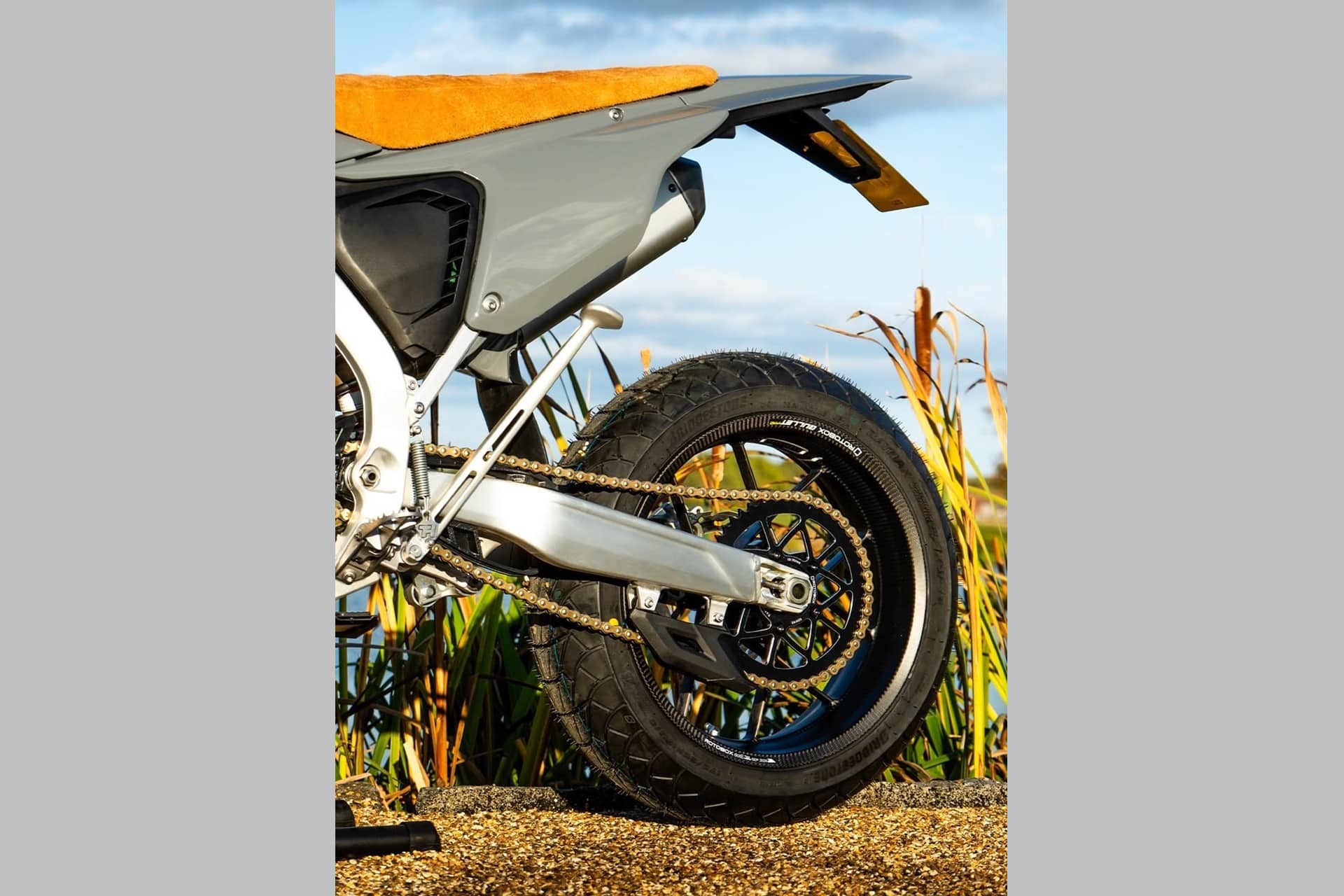 TF450E Supermoto: la moto que Triumph debería plantearse seriamente fabricar