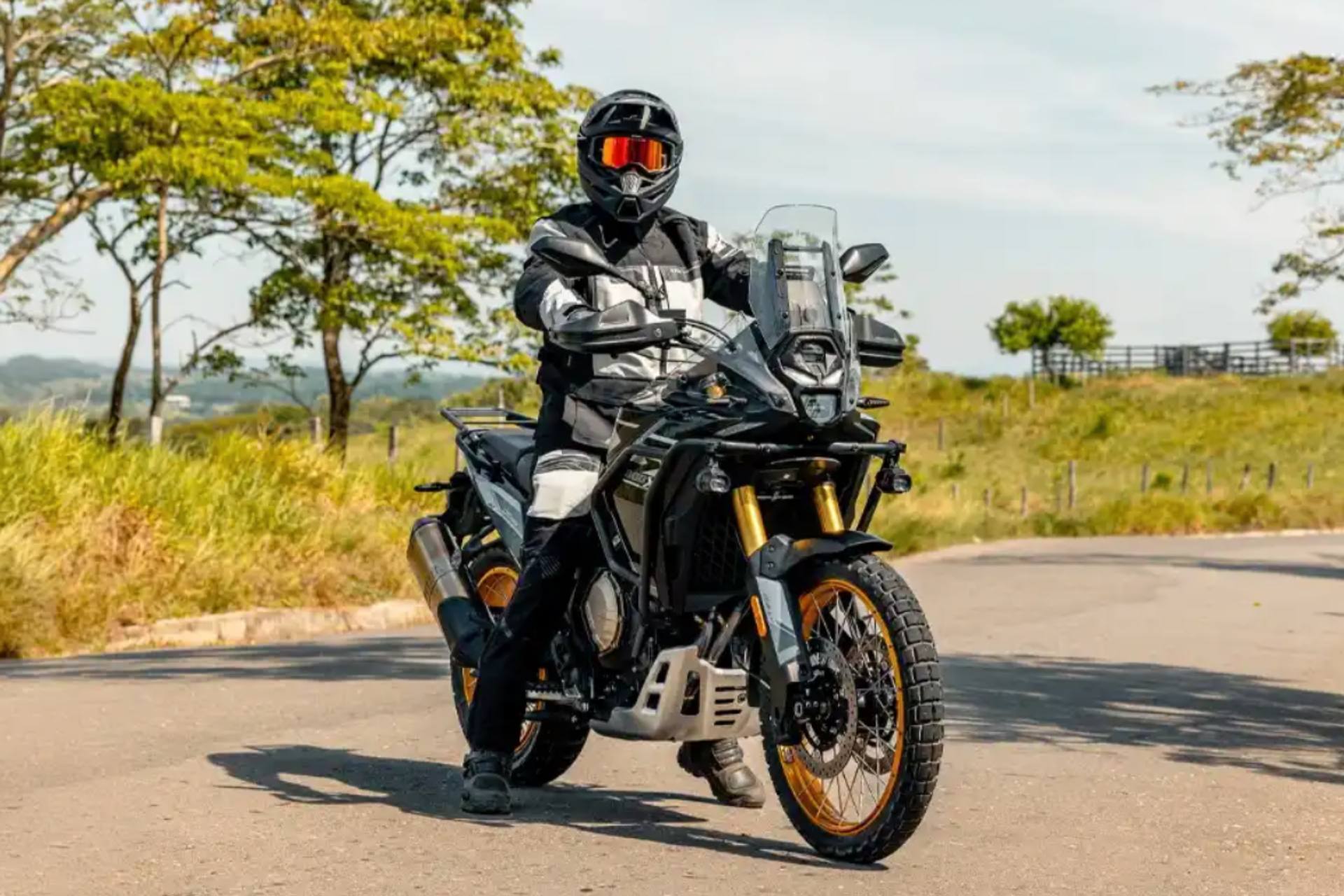 AKT-Voge DS800X Rally: ya está en preventa la nueva adventure que busca conquistar Colombia