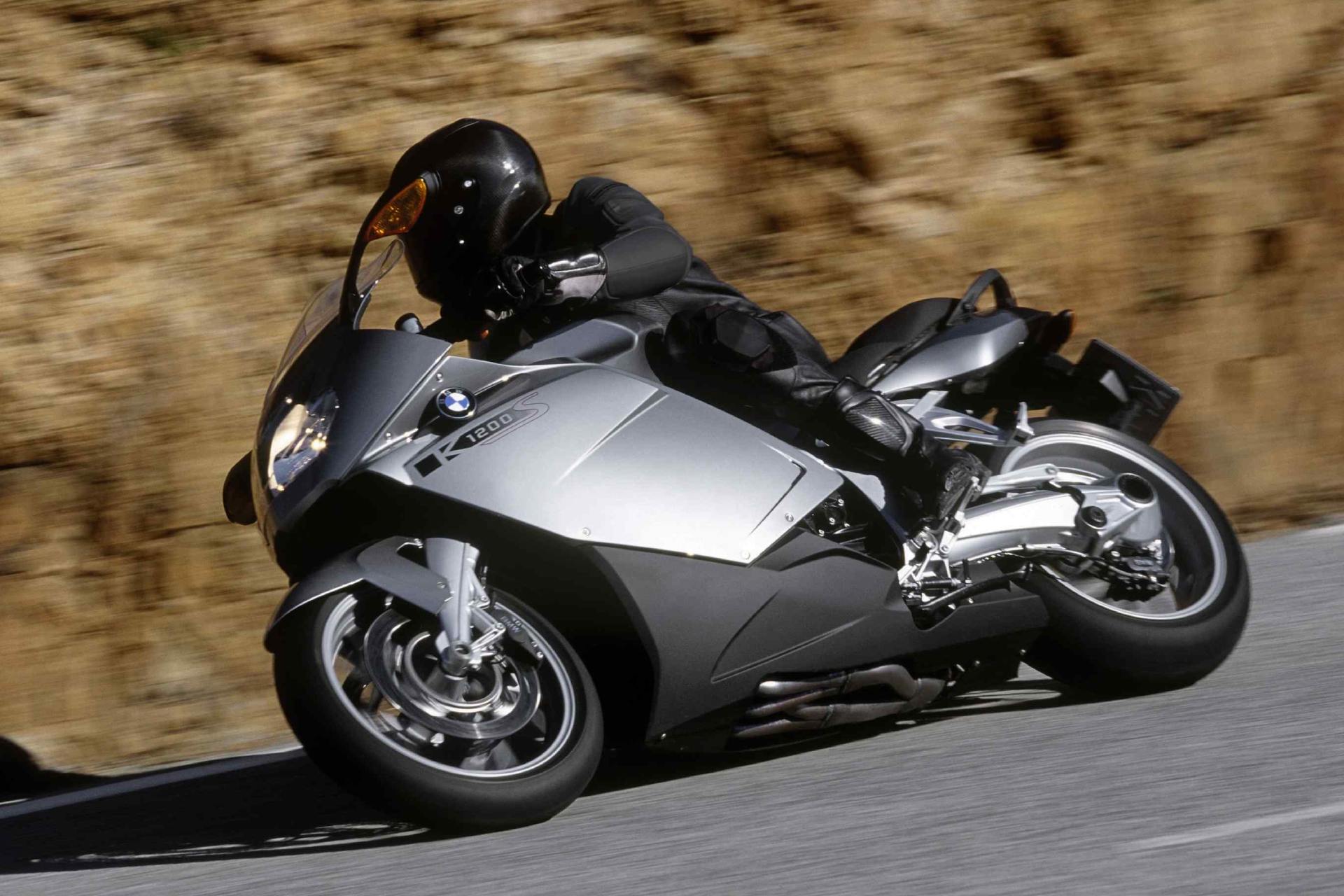 Suspensiones electrónicas en motocicletas: la historia de BMW y Ducati que cambió la forma de rodar