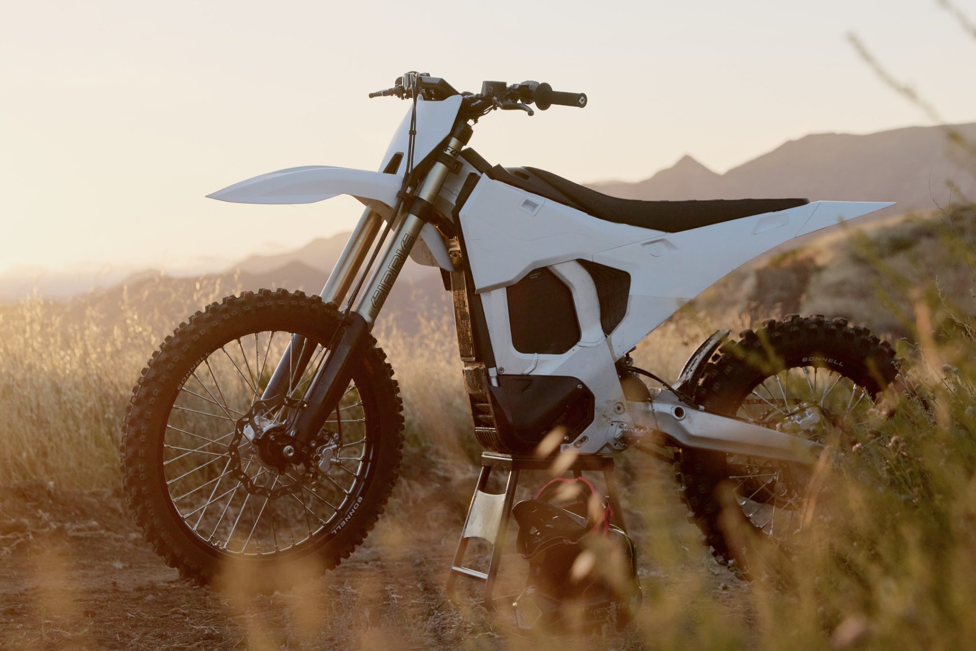 Bonnell 805 RX, caballo de batalla eléctrico para pelear en el motociclismo deportivo