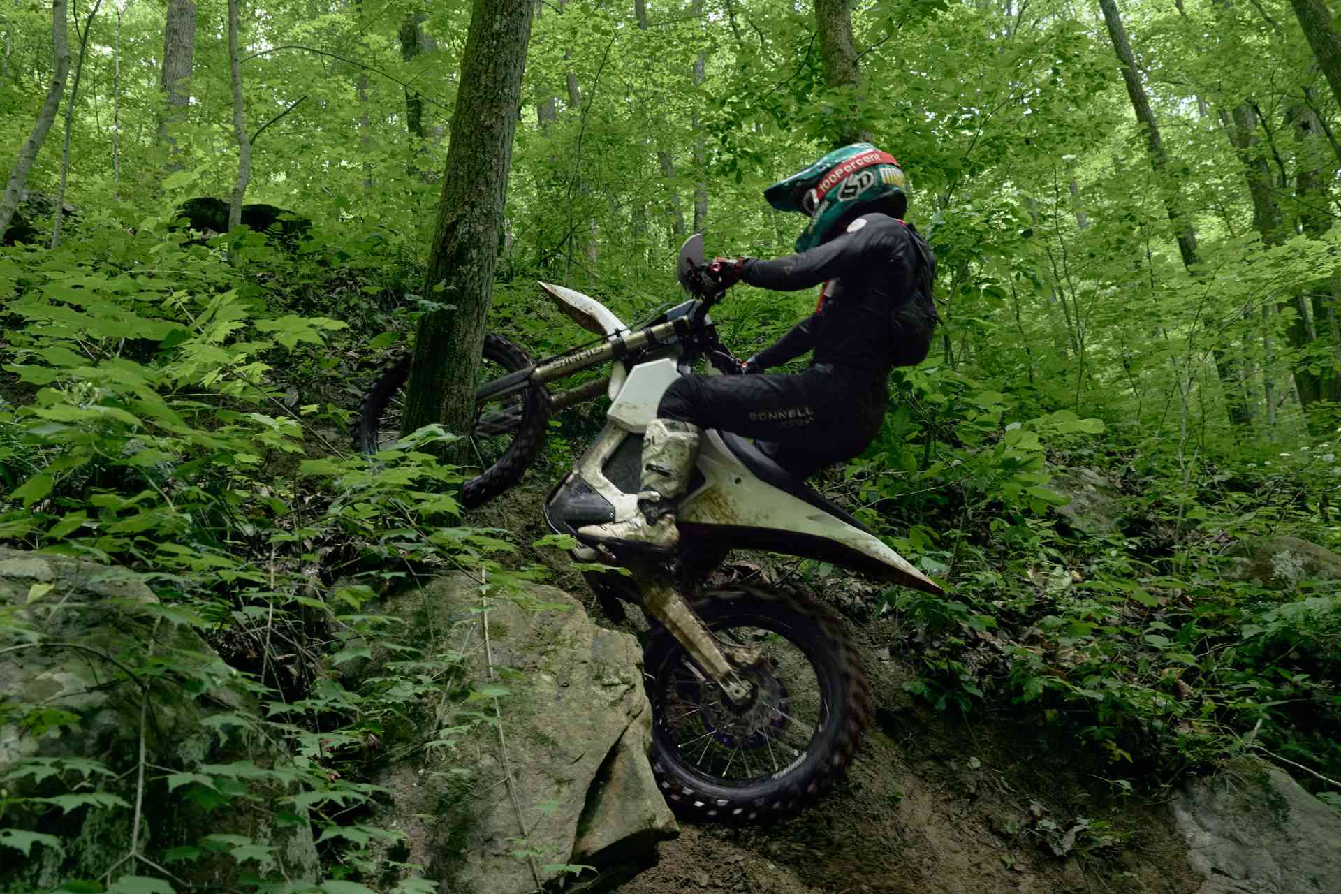 Bonnell 805 RX, caballo de batalla eléctrico para pelear en el motociclismo deportivo