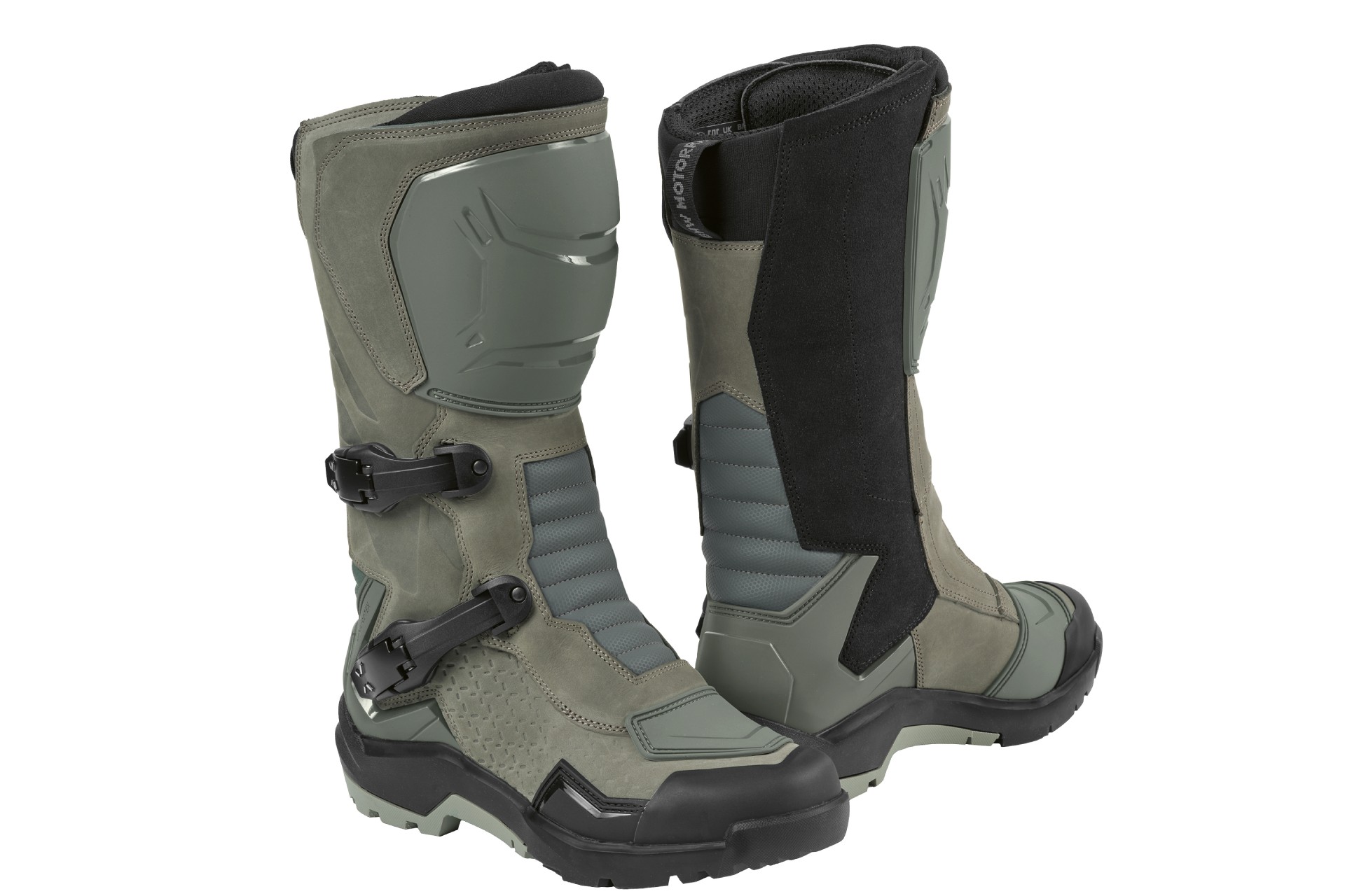 Impermeable y botas, accesorios clave para enfrentar la lluvia en Colombia