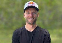 Brad Binder, uno de los nombres más reconocidos de la parrilla de MotoGP, decidió cambiar de rumbo tras seis temporadas compitiendo en la categoría reina, y llegará al ROKiT BMW Motorrad del WorldSBK. Fuentes cercanas a BMW Motorrad, señalan que el piloto sudafricano sustituirá a Danilo Petrucci.
