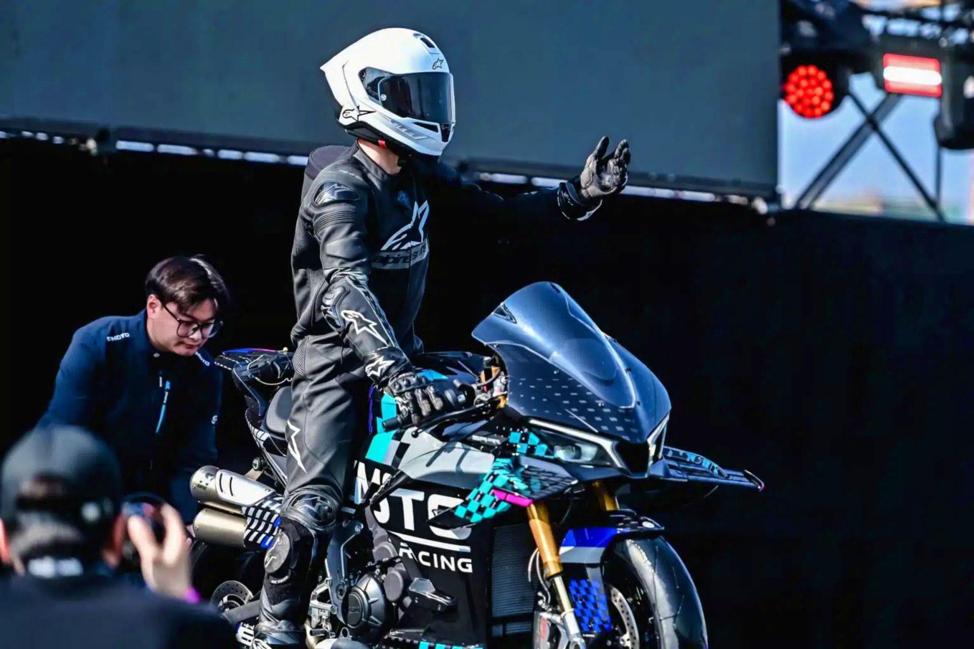CFMOTO V4 SR-RR