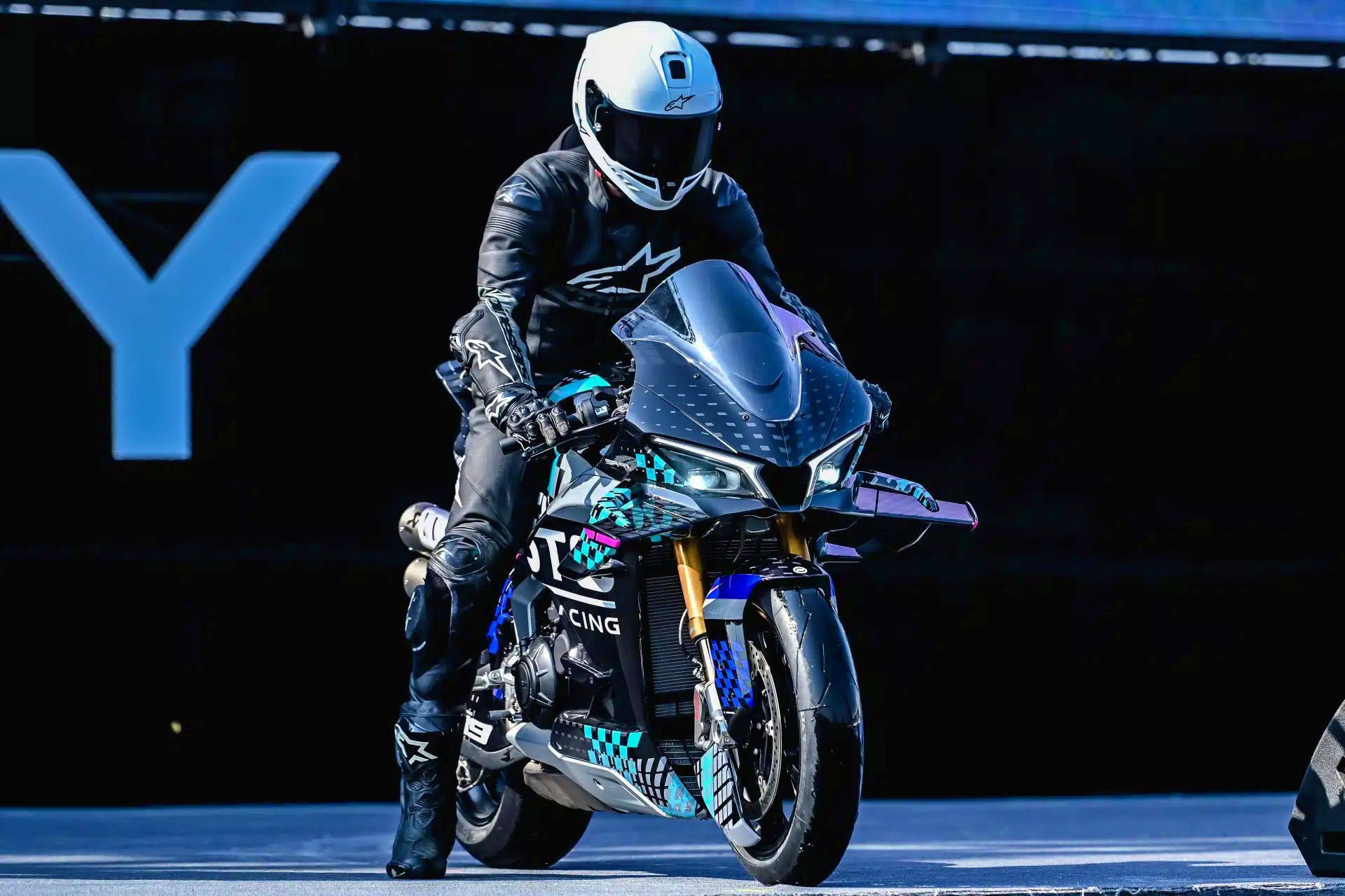 CFMOTO V4 SR-RR