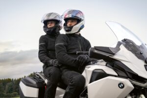 Los mejores cascos para viajar en moto por Colombia